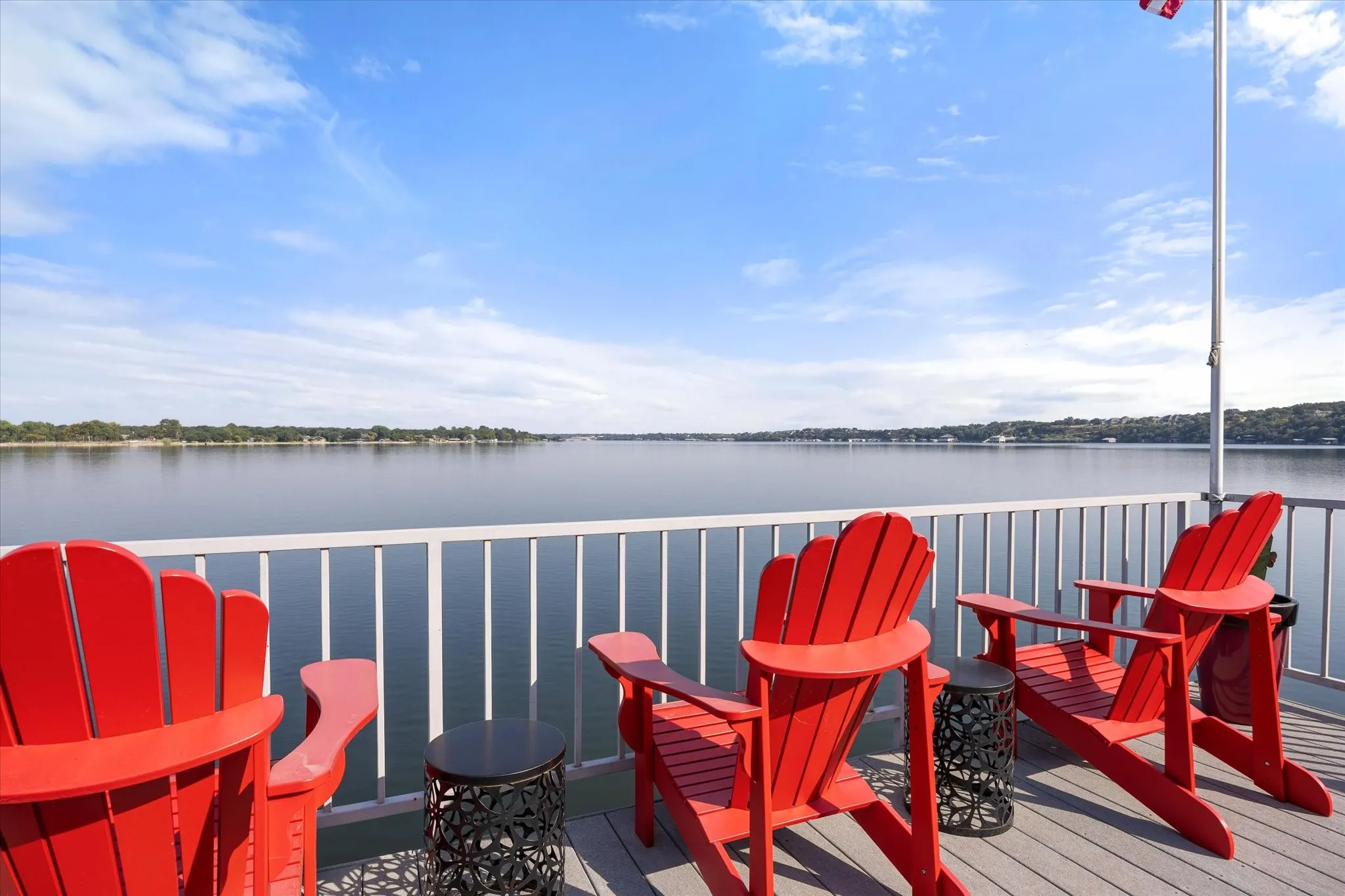 Totally Furnished Main body Lakefront living! Yes, please!