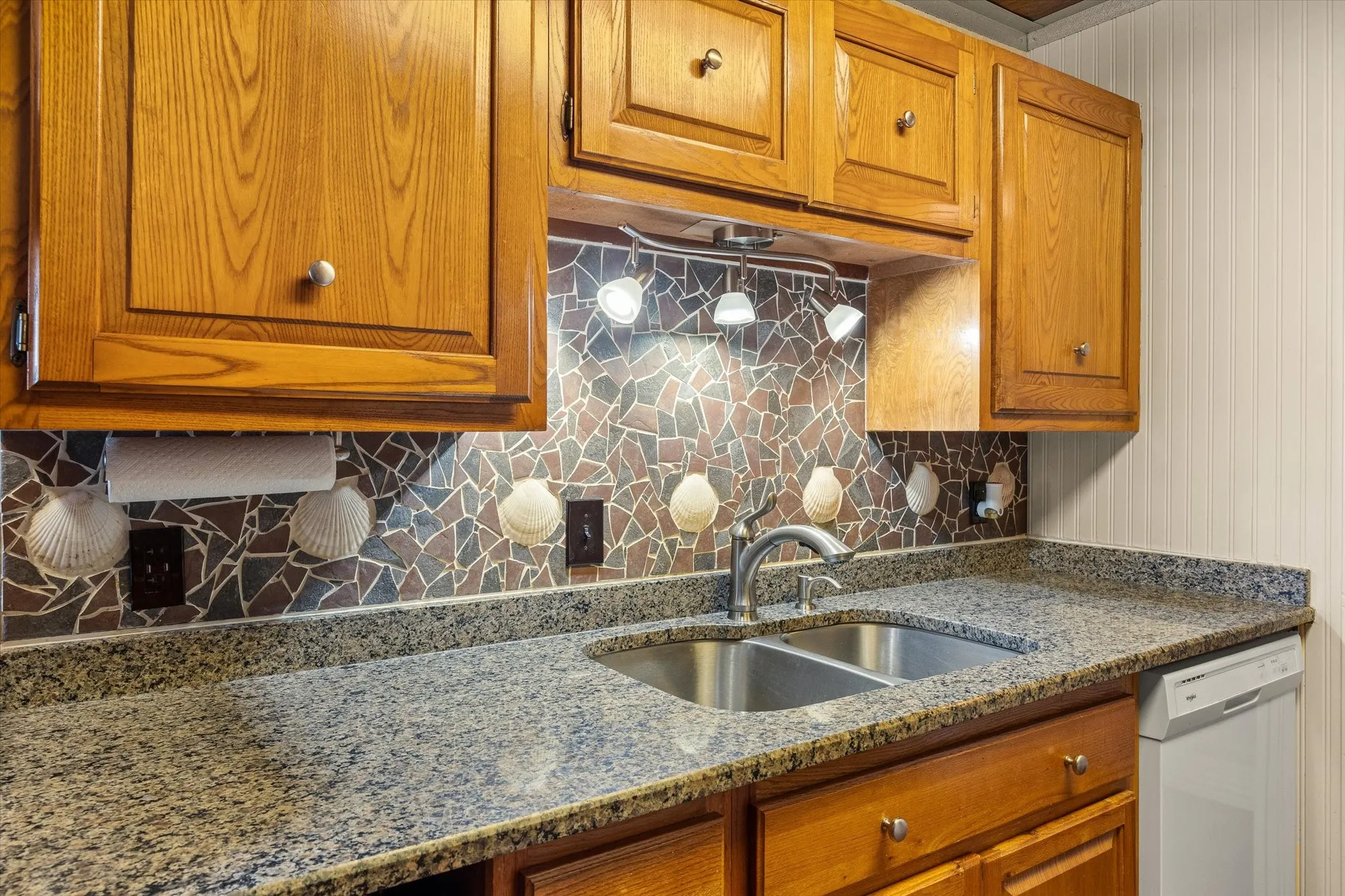 Single Family Residence For Sale in Hood County , 6606 Carol Court, Granbury, Texas 76048, 3 Bedroom, 3 Bathroom, Garage spaces, 1,411 Sqft, built in 1981, mls#21368206, Real Estate Agent in Granbury, Homes For Sale in Hood county, Homes For Sale in Granbury, Realtor in Granbury Texas, Real Estate Brokerage Independent Realty Texas, Luminita Cordes Realtor