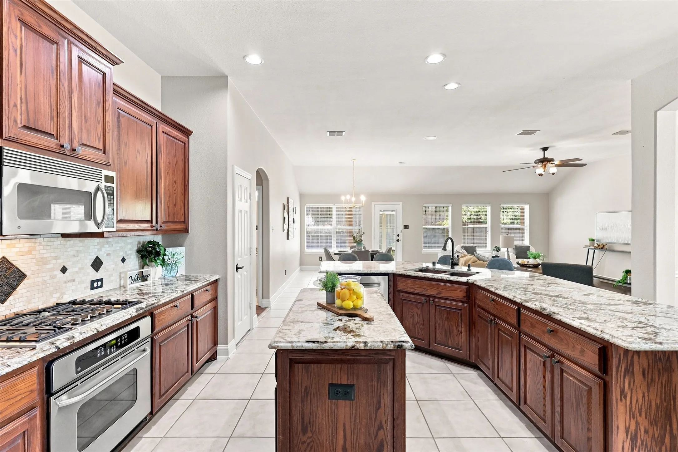 Single Family Residence For Sale in Collin County , 1220 Cedar Lake Drive, Prosper, Texas 75078, 4 Bedroom, 2 Bathroom, 3 Garage spaces, 2,818 Sqft, built in 2005, mls#21371089, Real Estate Agent in Prosper, Homes For Sale in Collin county, Homes For Sale in Prosper, Realtor in Prosper Texas, Real Estate Brokerage Independent Realty Texas, Luminita Cordes Realtor