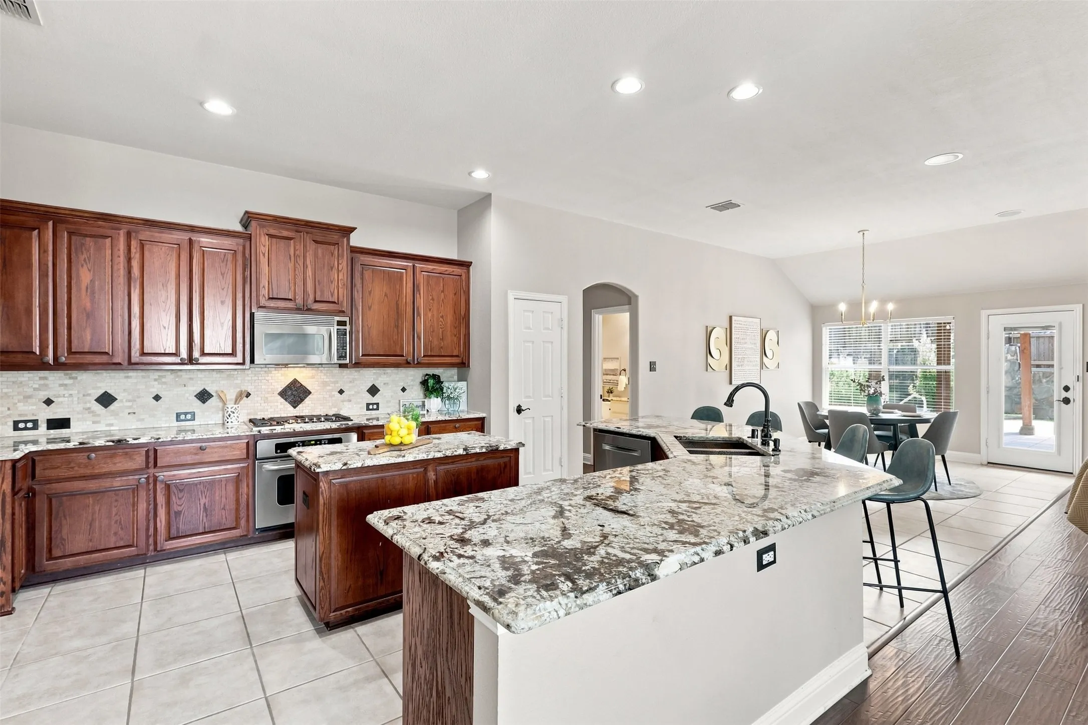 Single Family Residence For Sale in Collin County , 1220 Cedar Lake Drive, Prosper, Texas 75078, 4 Bedroom, 2 Bathroom, 3 Garage spaces, 2,818 Sqft, built in 2005, mls#21371089, Real Estate Agent in Prosper, Homes For Sale in Collin county, Homes For Sale in Prosper, Realtor in Prosper Texas, Real Estate Brokerage Independent Realty Texas, Luminita Cordes Realtor
