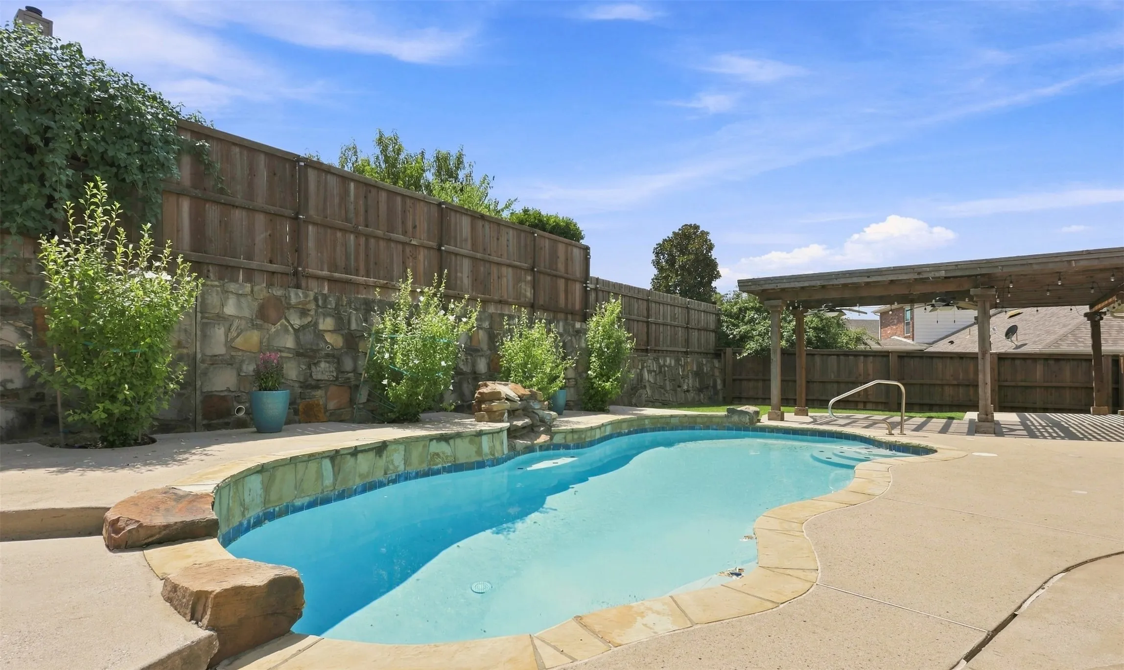 Single Family Residence For Sale in Collin County , 1220 Cedar Lake Drive, Prosper, Texas 75078, 4 Bedroom, 2 Bathroom, 3 Garage spaces, 2,818 Sqft, built in 2005, mls#21371089, Real Estate Agent in Prosper, Homes For Sale in Collin county, Homes For Sale in Prosper, Realtor in Prosper Texas, Real Estate Brokerage Independent Realty Texas, Luminita Cordes Realtor