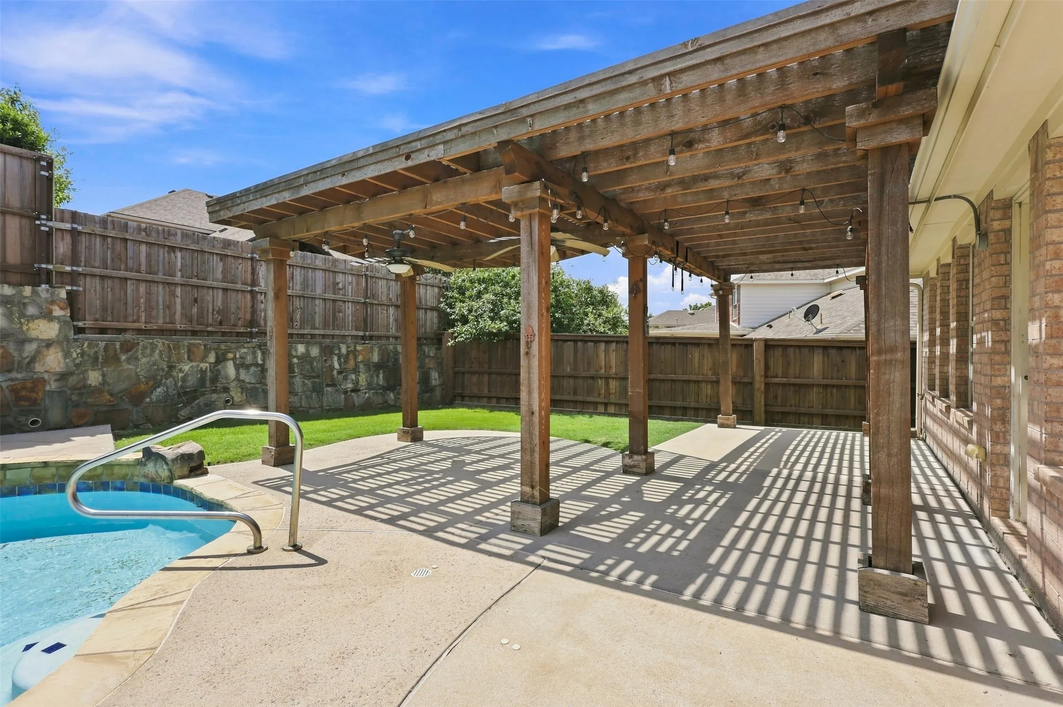 Single Family Residence For Sale in Collin County , 1220 Cedar Lake Drive, Prosper, Texas 75078, 4 Bedroom, 2 Bathroom, 3 Garage spaces, 2,818 Sqft, built in 2005, mls#21371089, Real Estate Agent in Prosper, Homes For Sale in Collin county, Homes For Sale in Prosper, Realtor in Prosper Texas, Real Estate Brokerage Independent Realty Texas, Luminita Cordes Realtor