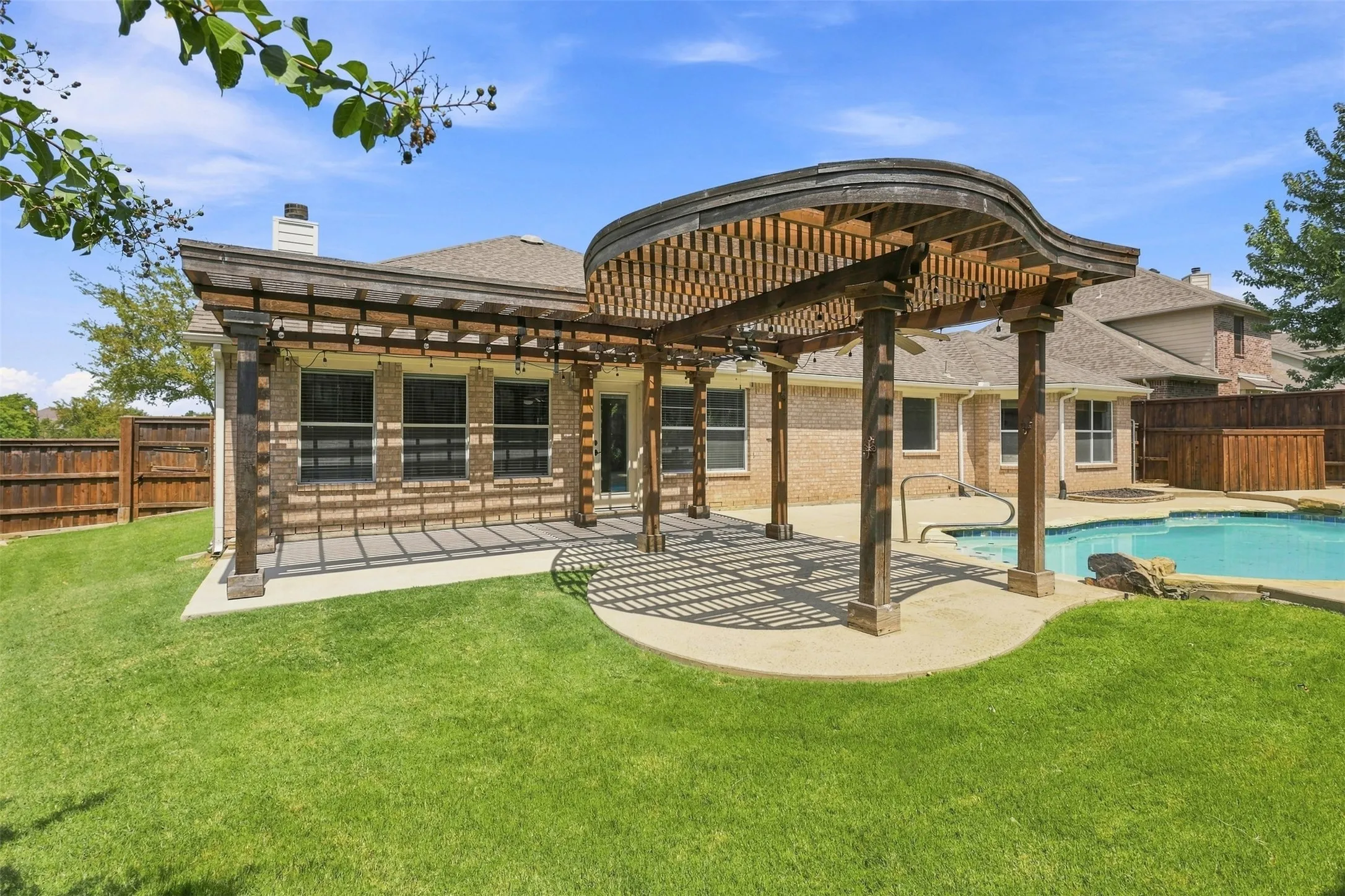 Single Family Residence For Sale in Collin County , 1220 Cedar Lake Drive, Prosper, Texas 75078, 4 Bedroom, 2 Bathroom, 3 Garage spaces, 2,818 Sqft, built in 2005, mls#21371089, Real Estate Agent in Prosper, Homes For Sale in Collin county, Homes For Sale in Prosper, Realtor in Prosper Texas, Real Estate Brokerage Independent Realty Texas, Luminita Cordes Realtor
