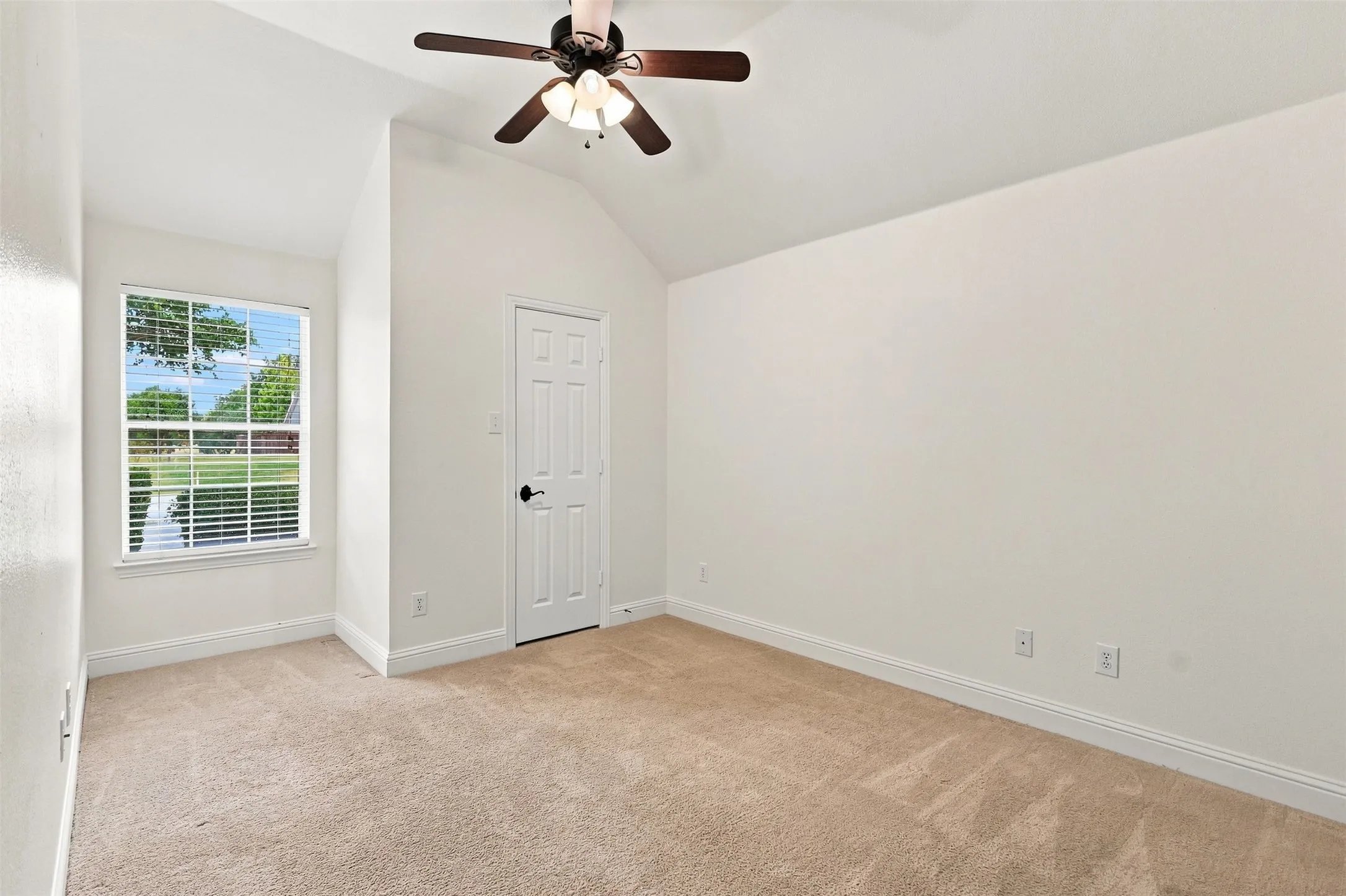 Single Family Residence For Sale in Collin County , 1220 Cedar Lake Drive, Prosper, Texas 75078, 4 Bedroom, 2 Bathroom, 3 Garage spaces, 2,818 Sqft, built in 2005, mls#21371089, Real Estate Agent in Prosper, Homes For Sale in Collin county, Homes For Sale in Prosper, Realtor in Prosper Texas, Real Estate Brokerage Independent Realty Texas, Luminita Cordes Realtor