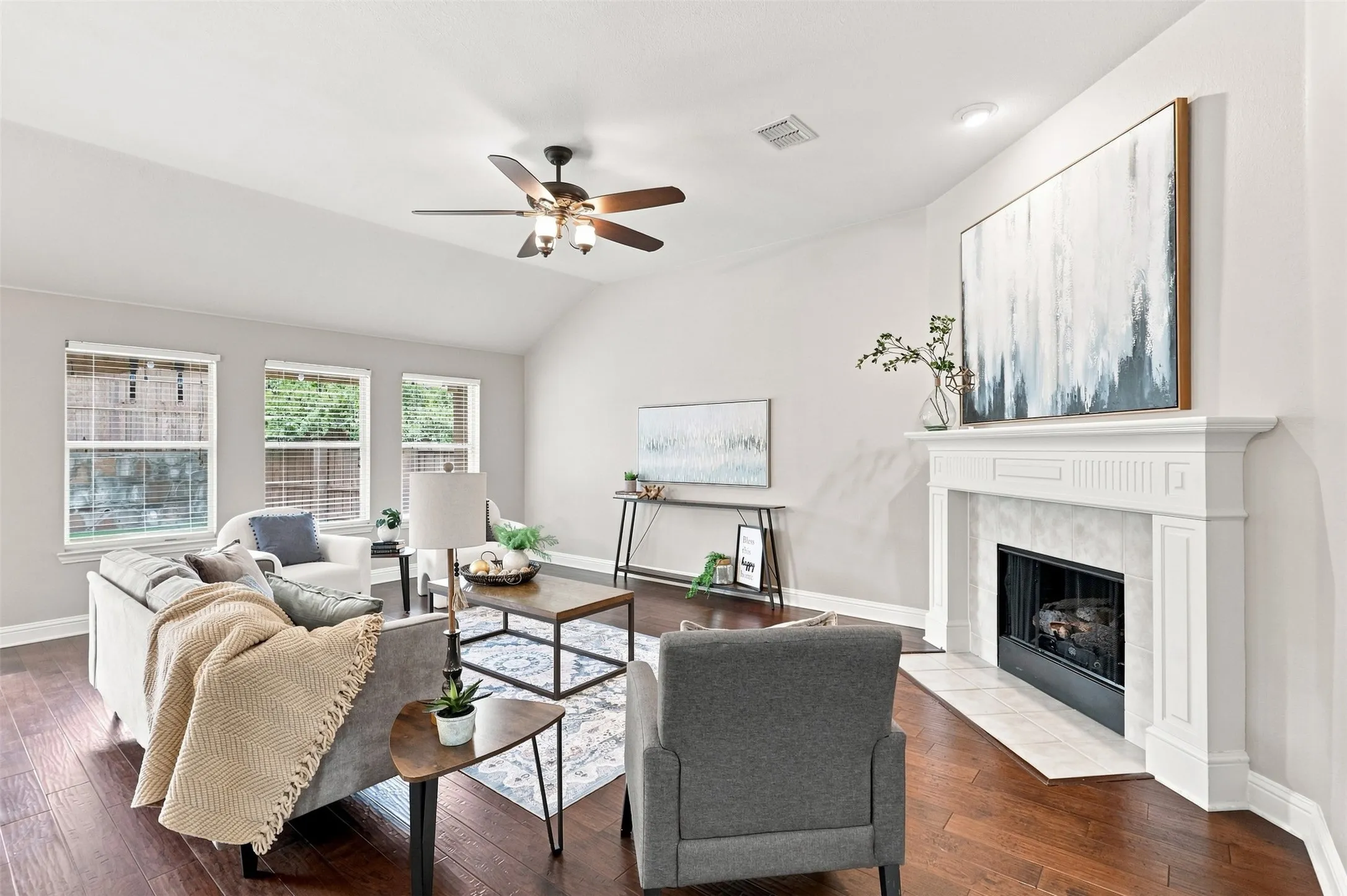 Single Family Residence For Sale in Collin County , 1220 Cedar Lake Drive, Prosper, Texas 75078, 4 Bedroom, 2 Bathroom, 3 Garage spaces, 2,818 Sqft, built in 2005, mls#21371089, Real Estate Agent in Prosper, Homes For Sale in Collin county, Homes For Sale in Prosper, Realtor in Prosper Texas, Real Estate Brokerage Independent Realty Texas, Luminita Cordes Realtor