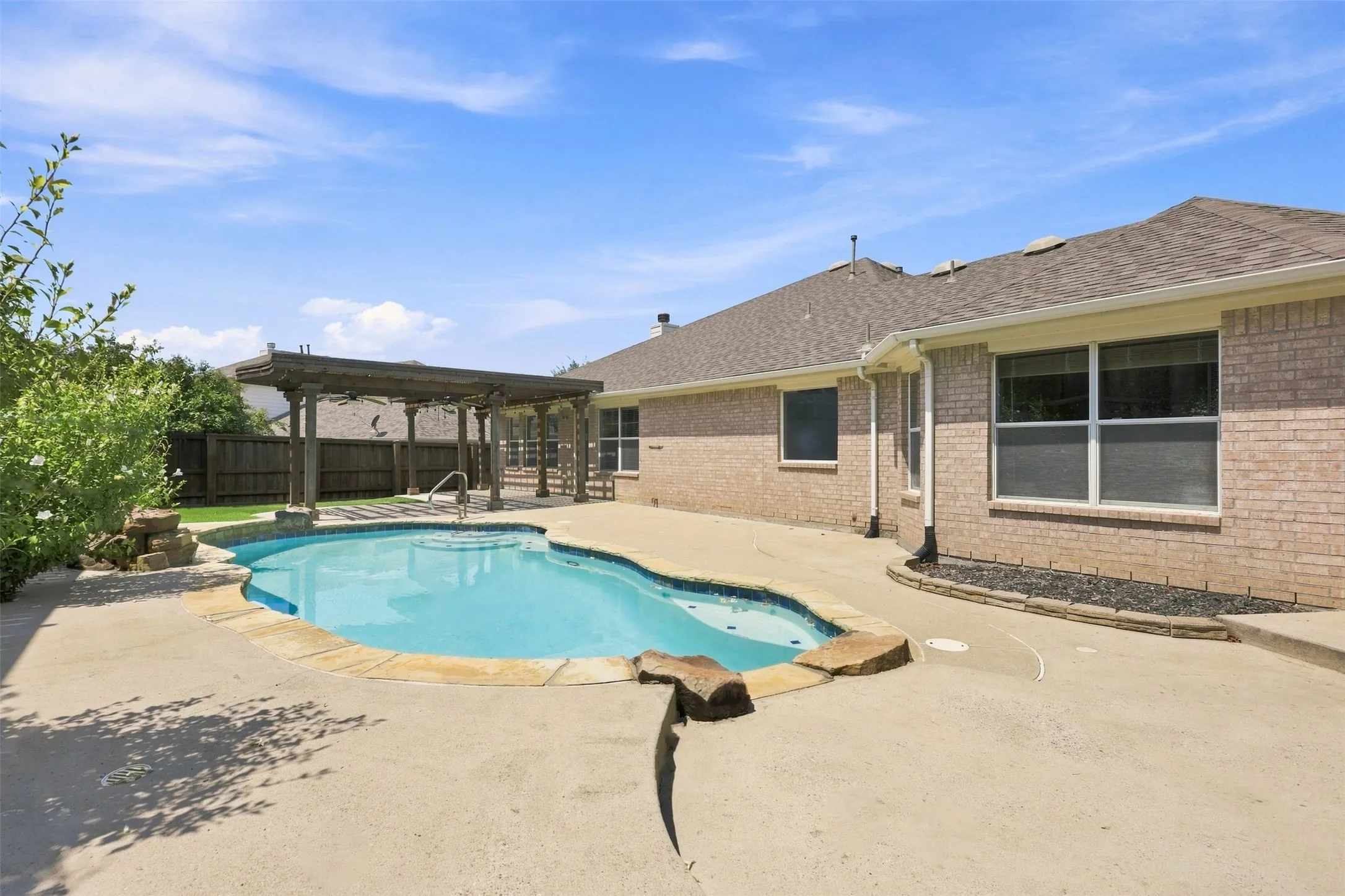 Single Family Residence For Sale in Collin County , 1220 Cedar Lake Drive, Prosper, Texas 75078, 4 Bedroom, 2 Bathroom, 3 Garage spaces, 2,818 Sqft, built in 2005, mls#21371089, Real Estate Agent in Prosper, Homes For Sale in Collin county, Homes For Sale in Prosper, Realtor in Prosper Texas, Real Estate Brokerage Independent Realty Texas, Luminita Cordes Realtor