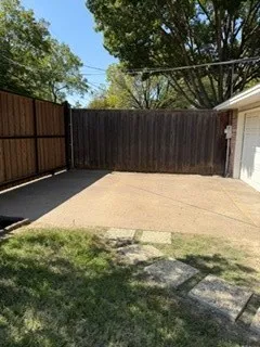 Single Family Residence For Sale in Dallas County , 2702 Duval Drive, Dallas, Texas 75211, 3 Bedroom, 2 Bathroom, 2 Garage spaces, 1,735 Sqft, built in 1985, mls#21362441, Real Estate Agent in Dallas, Homes For Sale in Dallas county, Homes For Sale in Dallas, Realtor in Dallas Texas, Real Estate Brokerage Independent Realty Texas, Luminita Cordes Realtor