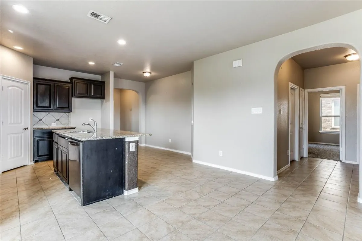 Single Family Residence For Sale in Tarrant County , 145 Hidden Creek Court, Saginaw, Texas 76131, 3 Bedroom, 2 Bathroom, 2 Garage spaces, 1,728 Sqft, built in 2017, mls#21376965, Real Estate Agent in Saginaw, Homes For Sale in Tarrant county, Homes For Sale in Saginaw, Realtor in Saginaw Texas, Real Estate Brokerage Independent Realty Texas, Luminita Cordes Realtor