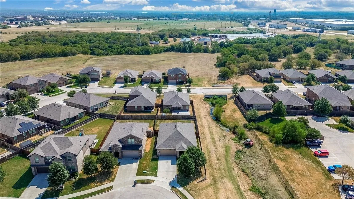 Single Family Residence For Sale in Tarrant County , 145 Hidden Creek Court, Saginaw, Texas 76131, 3 Bedroom, 2 Bathroom, 2 Garage spaces, 1,728 Sqft, built in 2017, mls#21376965, Real Estate Agent in Saginaw, Homes For Sale in Tarrant county, Homes For Sale in Saginaw, Realtor in Saginaw Texas, Real Estate Brokerage Independent Realty Texas, Luminita Cordes Realtor