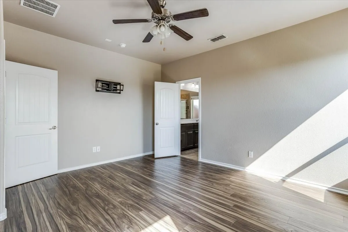 Single Family Residence For Sale in Tarrant County , 145 Hidden Creek Court, Saginaw, Texas 76131, 3 Bedroom, 2 Bathroom, 2 Garage spaces, 1,728 Sqft, built in 2017, mls#21376965, Real Estate Agent in Saginaw, Homes For Sale in Tarrant county, Homes For Sale in Saginaw, Realtor in Saginaw Texas, Real Estate Brokerage Independent Realty Texas, Luminita Cordes Realtor