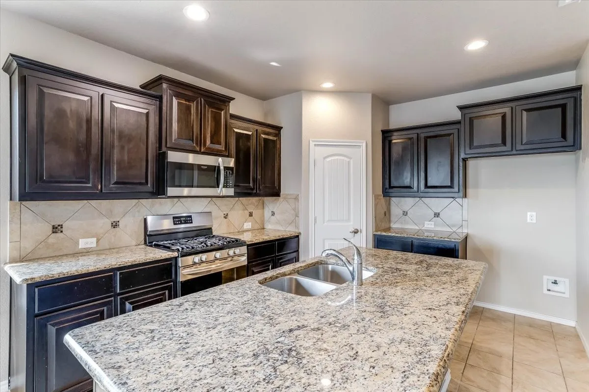 Single Family Residence For Sale in Tarrant County , 145 Hidden Creek Court, Saginaw, Texas 76131, 3 Bedroom, 2 Bathroom, 2 Garage spaces, 1,728 Sqft, built in 2017, mls#21376965, Real Estate Agent in Saginaw, Homes For Sale in Tarrant county, Homes For Sale in Saginaw, Realtor in Saginaw Texas, Real Estate Brokerage Independent Realty Texas, Luminita Cordes Realtor
