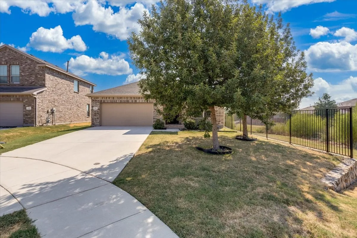 Single Family Residence For Sale in Tarrant County , 145 Hidden Creek Court, Saginaw, Texas 76131, 3 Bedroom, 2 Bathroom, 2 Garage spaces, 1,728 Sqft, built in 2017, mls#21376965, Real Estate Agent in Saginaw, Homes For Sale in Tarrant county, Homes For Sale in Saginaw, Realtor in Saginaw Texas, Real Estate Brokerage Independent Realty Texas, Luminita Cordes Realtor