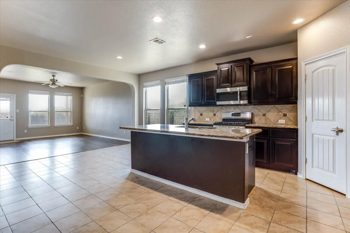 Single Family Residence For Sale in Tarrant County , 145 Hidden Creek Court, Saginaw, Texas 76131, 3 Bedroom, 2 Bathroom, 2 Garage spaces, 1,728 Sqft, built in 2017, mls#21376965, Real Estate Agent in Saginaw, Homes For Sale in Tarrant county, Homes For Sale in Saginaw, Realtor in Saginaw Texas, Real Estate Brokerage Independent Realty Texas, Luminita Cordes Realtor