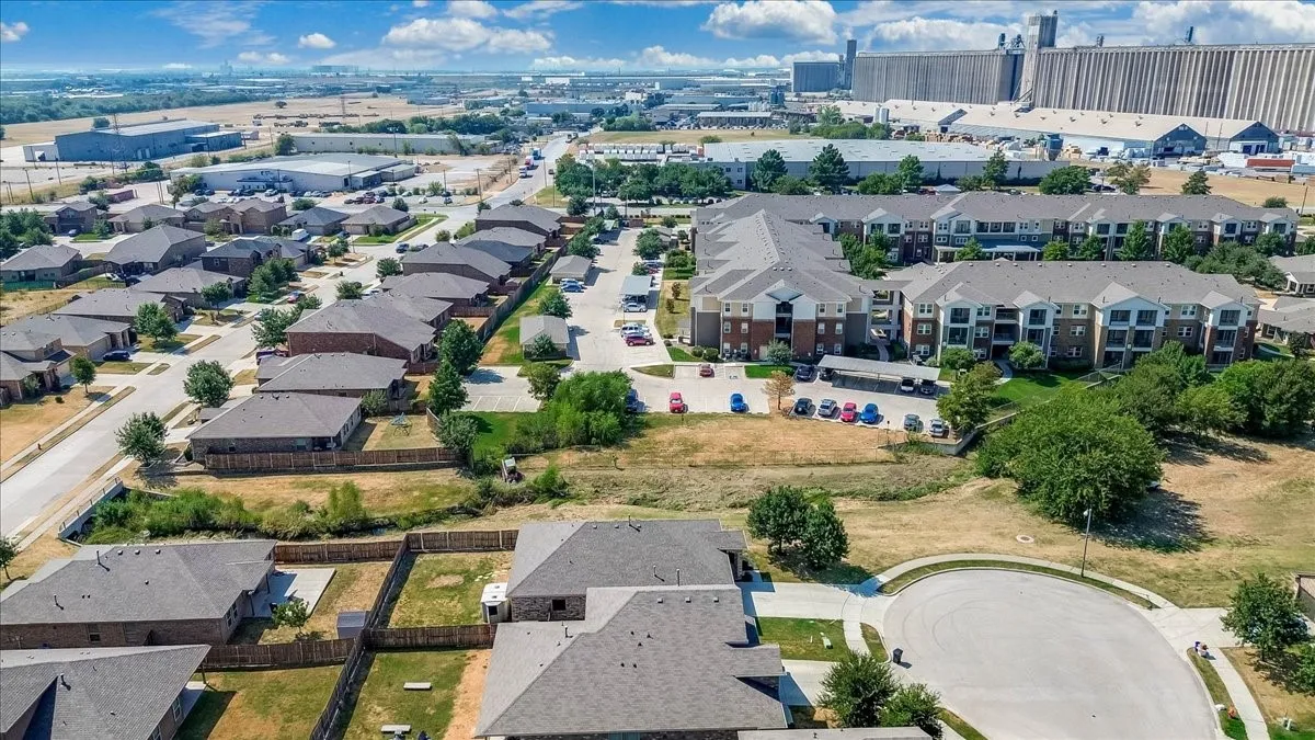 Single Family Residence For Sale in Tarrant County , 145 Hidden Creek Court, Saginaw, Texas 76131, 3 Bedroom, 2 Bathroom, 2 Garage spaces, 1,728 Sqft, built in 2017, mls#21376965, Real Estate Agent in Saginaw, Homes For Sale in Tarrant county, Homes For Sale in Saginaw, Realtor in Saginaw Texas, Real Estate Brokerage Independent Realty Texas, Luminita Cordes Realtor