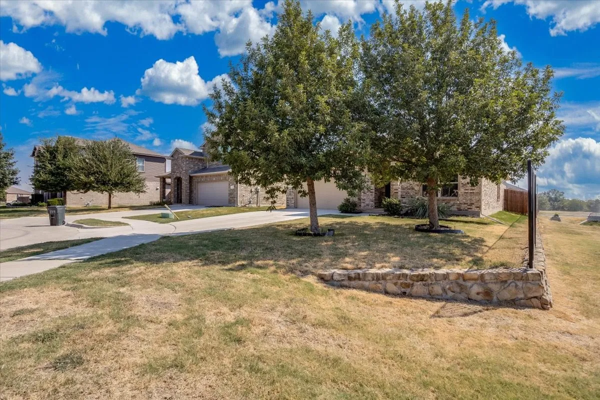Single Family Residence For Sale in Tarrant County , 145 Hidden Creek Court, Saginaw, Texas 76131, 3 Bedroom, 2 Bathroom, 2 Garage spaces, 1,728 Sqft, built in 2017, mls#21376965, Real Estate Agent in Saginaw, Homes For Sale in Tarrant county, Homes For Sale in Saginaw, Realtor in Saginaw Texas, Real Estate Brokerage Independent Realty Texas, Luminita Cordes Realtor