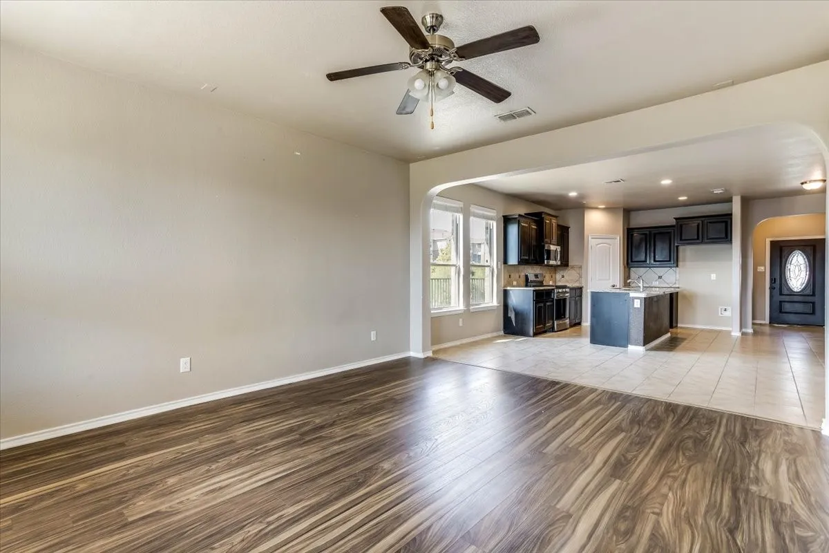 Single Family Residence For Sale in Tarrant County , 145 Hidden Creek Court, Saginaw, Texas 76131, 3 Bedroom, 2 Bathroom, 2 Garage spaces, 1,728 Sqft, built in 2017, mls#21376965, Real Estate Agent in Saginaw, Homes For Sale in Tarrant county, Homes For Sale in Saginaw, Realtor in Saginaw Texas, Real Estate Brokerage Independent Realty Texas, Luminita Cordes Realtor