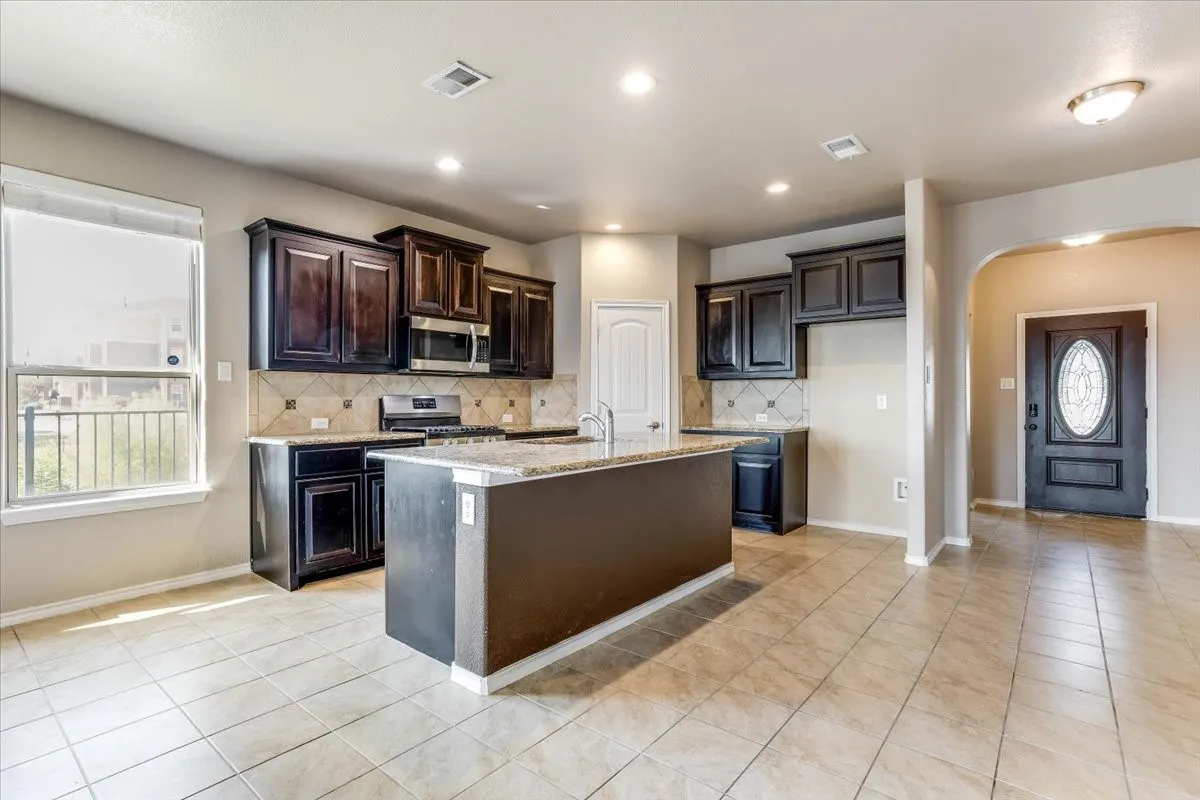 Single Family Residence For Sale in Tarrant County , 145 Hidden Creek Court, Saginaw, Texas 76131, 3 Bedroom, 2 Bathroom, 2 Garage spaces, 1,728 Sqft, built in 2017, mls#21376965, Real Estate Agent in Saginaw, Homes For Sale in Tarrant county, Homes For Sale in Saginaw, Realtor in Saginaw Texas, Real Estate Brokerage Independent Realty Texas, Luminita Cordes Realtor