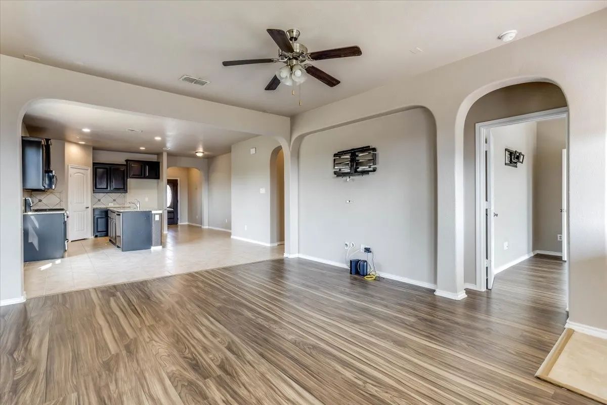 Single Family Residence For Sale in Tarrant County , 145 Hidden Creek Court, Saginaw, Texas 76131, 3 Bedroom, 2 Bathroom, 2 Garage spaces, 1,728 Sqft, built in 2017, mls#21376965, Real Estate Agent in Saginaw, Homes For Sale in Tarrant county, Homes For Sale in Saginaw, Realtor in Saginaw Texas, Real Estate Brokerage Independent Realty Texas, Luminita Cordes Realtor