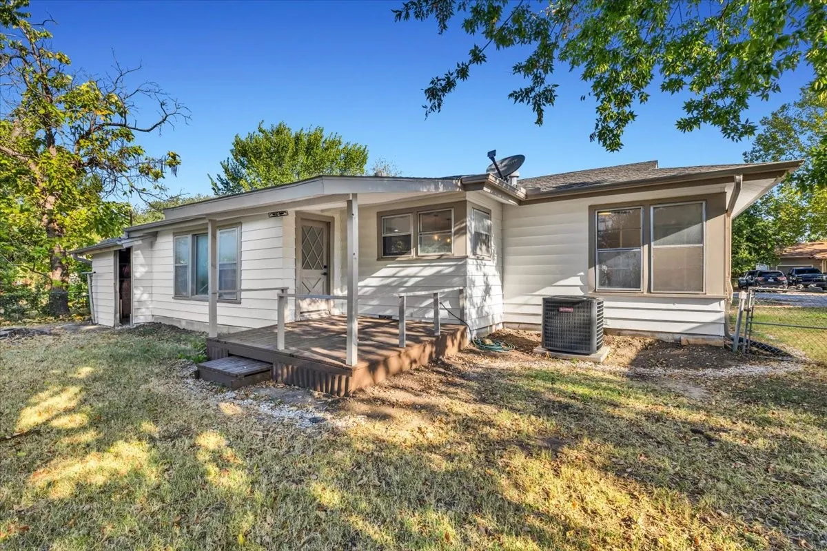 Single Family Residence For Sale in Tarrant County , 5316 Palmer Drive, Haltom City, Texas 76117, 3 Bedroom, 1 Bathroom, 1 Garage spaces, 1,350 Sqft, built in 1955, mls#21374885, Real Estate Agent in Haltom City, Homes For Sale in Tarrant county, Homes For Sale in Haltom City, Realtor in Haltom City Texas, Real Estate Brokerage Independent Realty Texas, Luminita Cordes Realtor