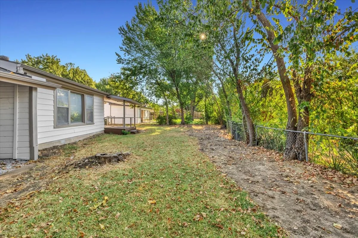 Single Family Residence For Sale in Tarrant County , 5316 Palmer Drive, Haltom City, Texas 76117, 3 Bedroom, 1 Bathroom, 1 Garage spaces, 1,350 Sqft, built in 1955, mls#21374885, Real Estate Agent in Haltom City, Homes For Sale in Tarrant county, Homes For Sale in Haltom City, Realtor in Haltom City Texas, Real Estate Brokerage Independent Realty Texas, Luminita Cordes Realtor