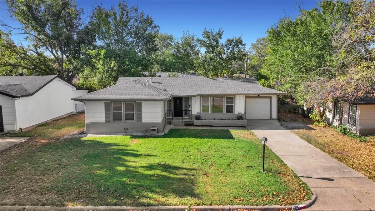 Single Family Residence For Sale in Tarrant County , 5316 Palmer Drive, Haltom City, Texas 76117, 3 Bedroom, 1 Bathroom, 1 Garage spaces, 1,350 Sqft, built in 1955, mls#21374885, Real Estate Agent in Haltom City, Homes For Sale in Tarrant county, Homes For Sale in Haltom City, Realtor in Haltom City Texas, Real Estate Brokerage Independent Realty Texas, Luminita Cordes Realtor