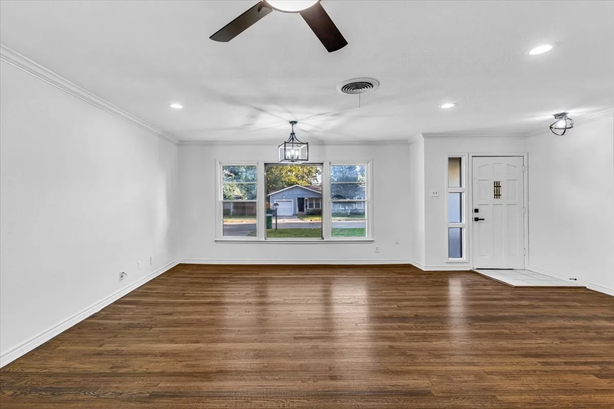 Single Family Residence For Sale in Tarrant County , 5316 Palmer Drive, Haltom City, Texas 76117, 3 Bedroom, 1 Bathroom, 1 Garage spaces, 1,350 Sqft, built in 1955, mls#21374885, Real Estate Agent in Haltom City, Homes For Sale in Tarrant county, Homes For Sale in Haltom City, Realtor in Haltom City Texas, Real Estate Brokerage Independent Realty Texas, Luminita Cordes Realtor