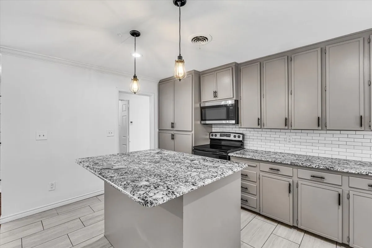 Single Family Residence For Sale in Tarrant County , 5316 Palmer Drive, Haltom City, Texas 76117, 3 Bedroom, 1 Bathroom, 1 Garage spaces, 1,350 Sqft, built in 1955, mls#21374885, Real Estate Agent in Haltom City, Homes For Sale in Tarrant county, Homes For Sale in Haltom City, Realtor in Haltom City Texas, Real Estate Brokerage Independent Realty Texas, Luminita Cordes Realtor