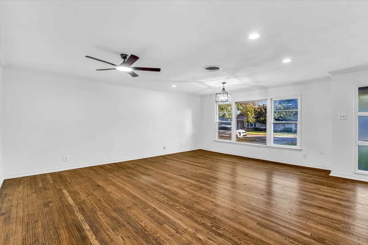 Single Family Residence For Sale in Tarrant County , 5316 Palmer Drive, Haltom City, Texas 76117, 3 Bedroom, 1 Bathroom, 1 Garage spaces, 1,350 Sqft, built in 1955, mls#21374885, Real Estate Agent in Haltom City, Homes For Sale in Tarrant county, Homes For Sale in Haltom City, Realtor in Haltom City Texas, Real Estate Brokerage Independent Realty Texas, Luminita Cordes Realtor