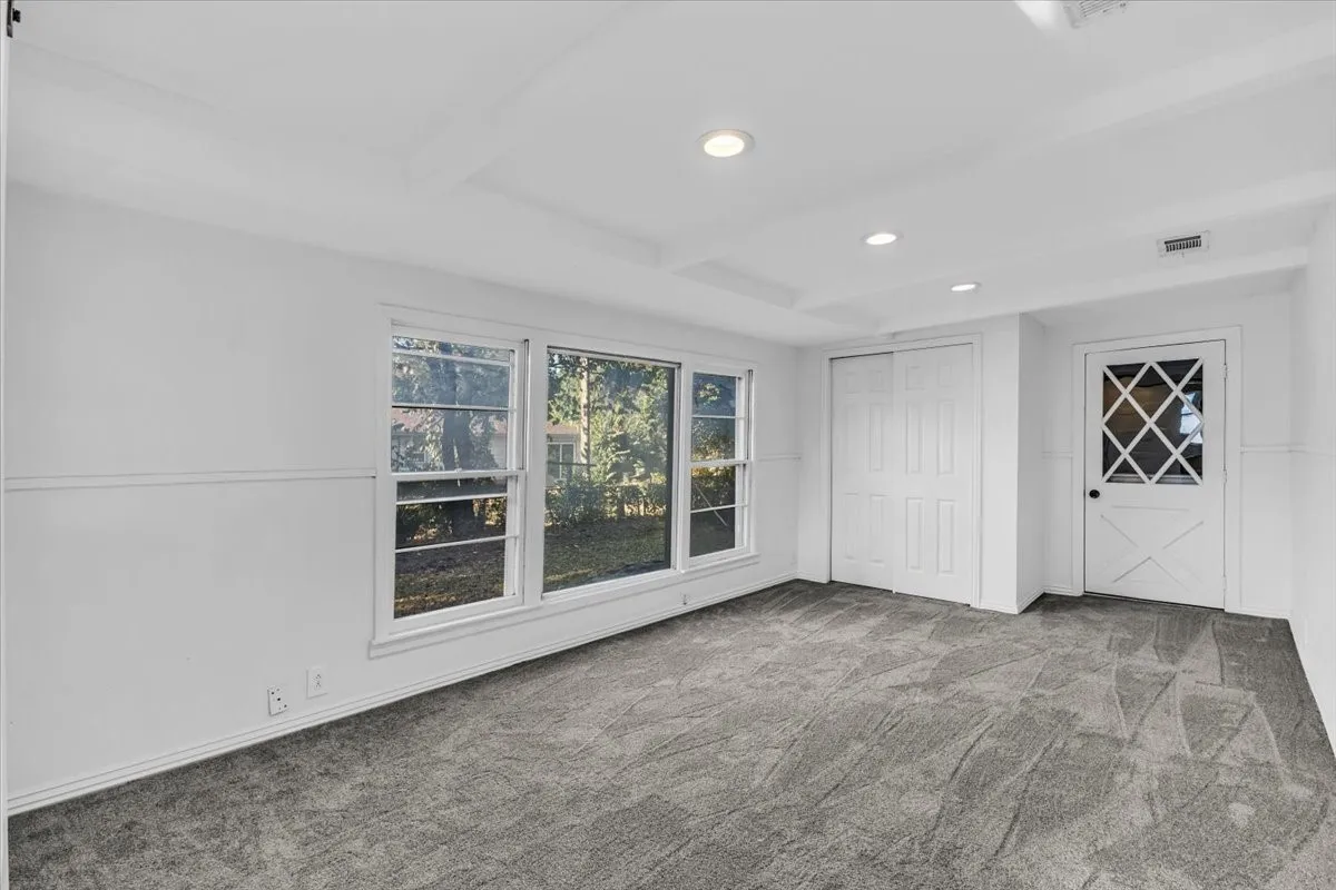 Single Family Residence For Sale in Tarrant County , 5316 Palmer Drive, Haltom City, Texas 76117, 3 Bedroom, 1 Bathroom, 1 Garage spaces, 1,350 Sqft, built in 1955, mls#21374885, Real Estate Agent in Haltom City, Homes For Sale in Tarrant county, Homes For Sale in Haltom City, Realtor in Haltom City Texas, Real Estate Brokerage Independent Realty Texas, Luminita Cordes Realtor