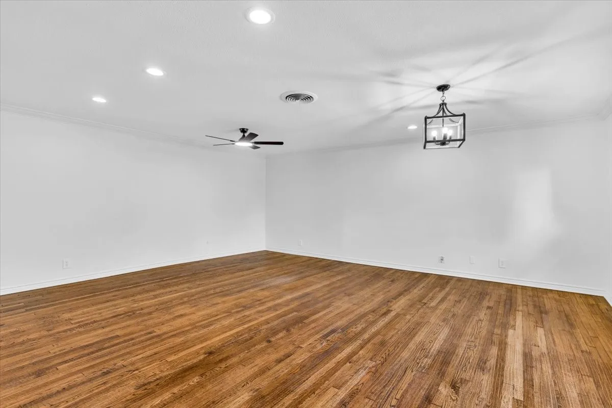 Single Family Residence For Sale in Tarrant County , 5316 Palmer Drive, Haltom City, Texas 76117, 3 Bedroom, 1 Bathroom, 1 Garage spaces, 1,350 Sqft, built in 1955, mls#21374885, Real Estate Agent in Haltom City, Homes For Sale in Tarrant county, Homes For Sale in Haltom City, Realtor in Haltom City Texas, Real Estate Brokerage Independent Realty Texas, Luminita Cordes Realtor