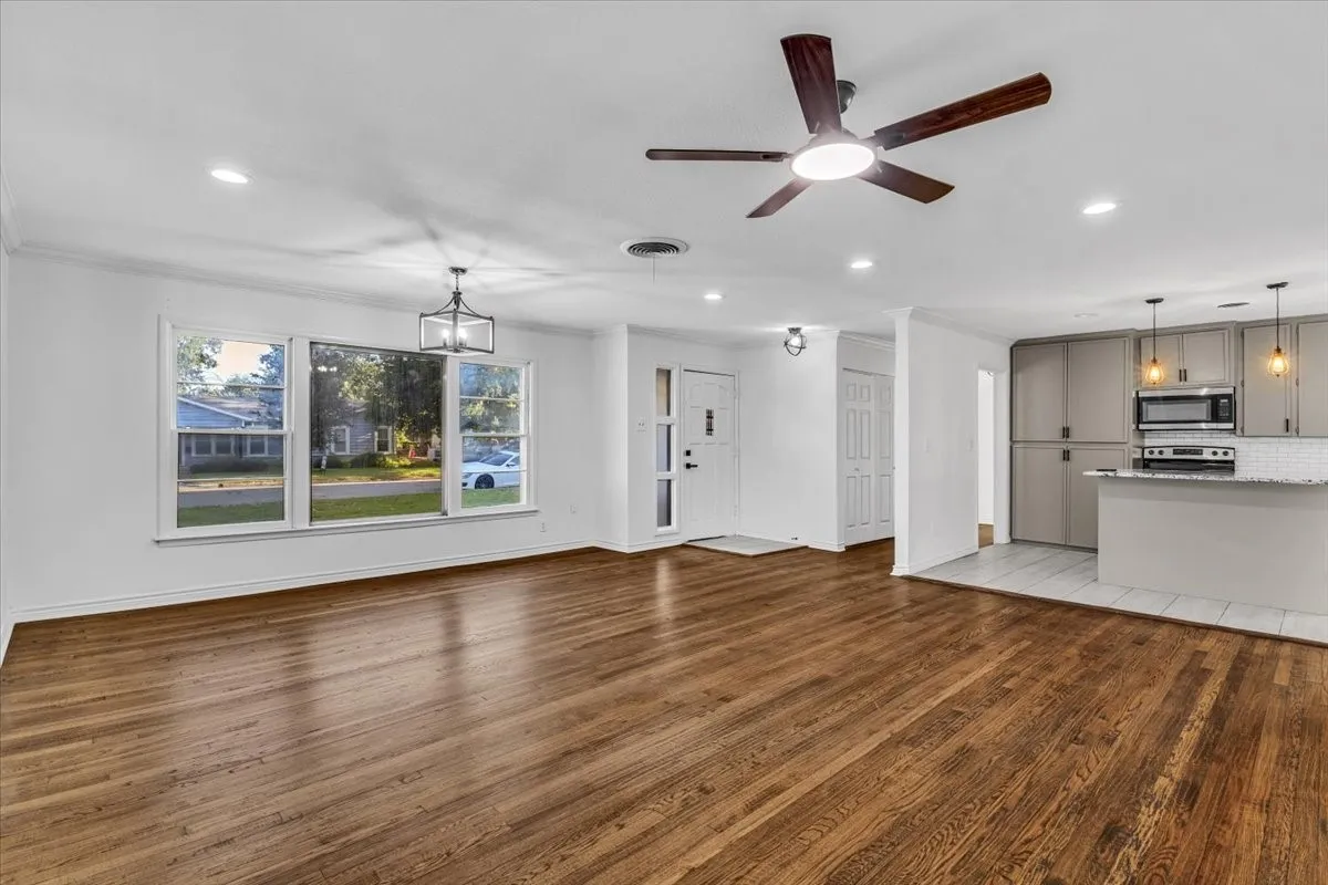 Single Family Residence For Sale in Tarrant County , 5316 Palmer Drive, Haltom City, Texas 76117, 3 Bedroom, 1 Bathroom, 1 Garage spaces, 1,350 Sqft, built in 1955, mls#21374885, Real Estate Agent in Haltom City, Homes For Sale in Tarrant county, Homes For Sale in Haltom City, Realtor in Haltom City Texas, Real Estate Brokerage Independent Realty Texas, Luminita Cordes Realtor