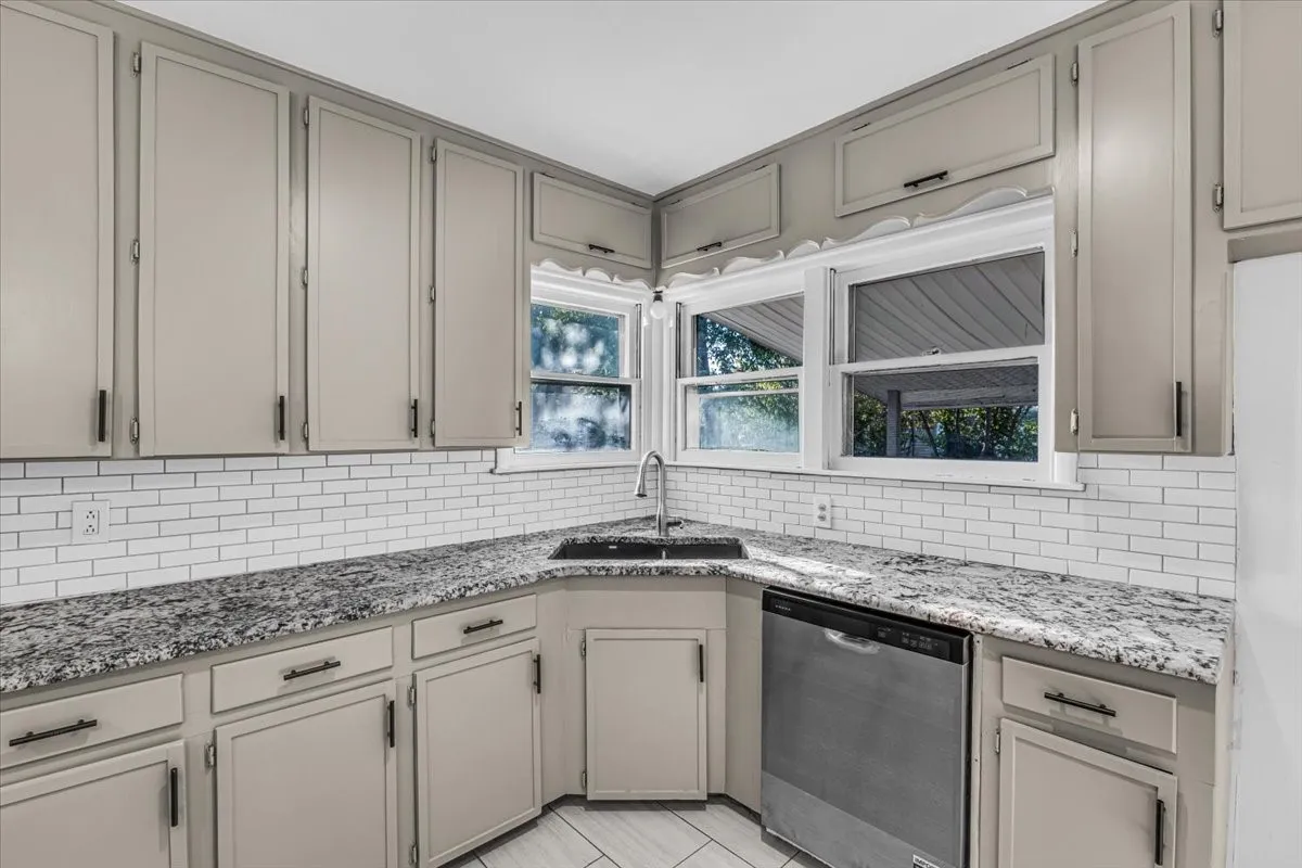 Single Family Residence For Sale in Tarrant County , 5316 Palmer Drive, Haltom City, Texas 76117, 3 Bedroom, 1 Bathroom, 1 Garage spaces, 1,350 Sqft, built in 1955, mls#21374885, Real Estate Agent in Haltom City, Homes For Sale in Tarrant county, Homes For Sale in Haltom City, Realtor in Haltom City Texas, Real Estate Brokerage Independent Realty Texas, Luminita Cordes Realtor