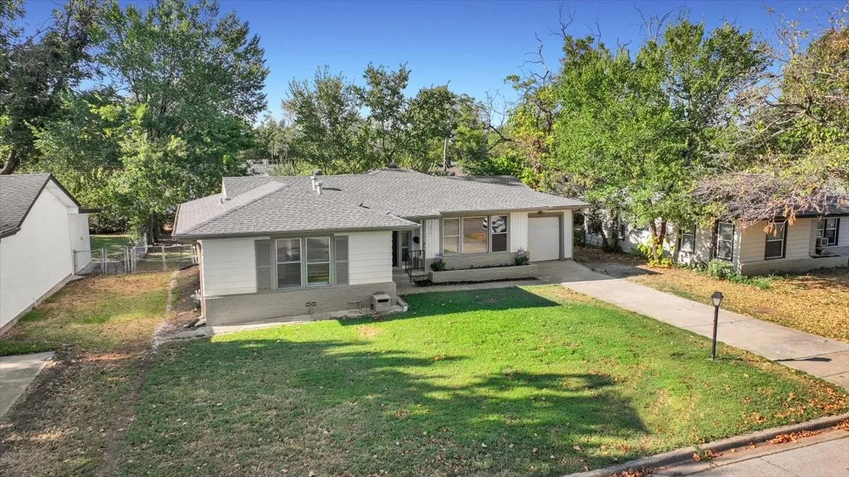 Single Family Residence For Sale in Tarrant County , 5316 Palmer Drive, Haltom City, Texas 76117, 3 Bedroom, 1 Bathroom, 1 Garage spaces, 1,350 Sqft, built in 1955, mls#21374885, Real Estate Agent in Haltom City, Homes For Sale in Tarrant county, Homes For Sale in Haltom City, Realtor in Haltom City Texas, Real Estate Brokerage Independent Realty Texas, Luminita Cordes Realtor