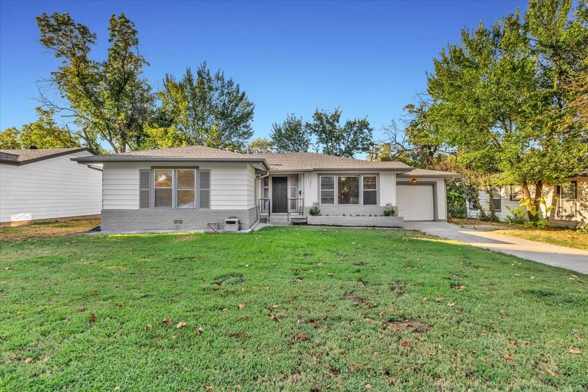 Single Family Residence For Sale in Tarrant County , 5316 Palmer Drive, Haltom City, Texas 76117, 3 Bedroom, 1 Bathroom, 1 Garage spaces, 1,350 Sqft, built in 1955, mls#21374885, Real Estate Agent in Haltom City, Homes For Sale in Tarrant county, Homes For Sale in Haltom City, Realtor in Haltom City Texas, Real Estate Brokerage Independent Realty Texas, Luminita Cordes Realtor