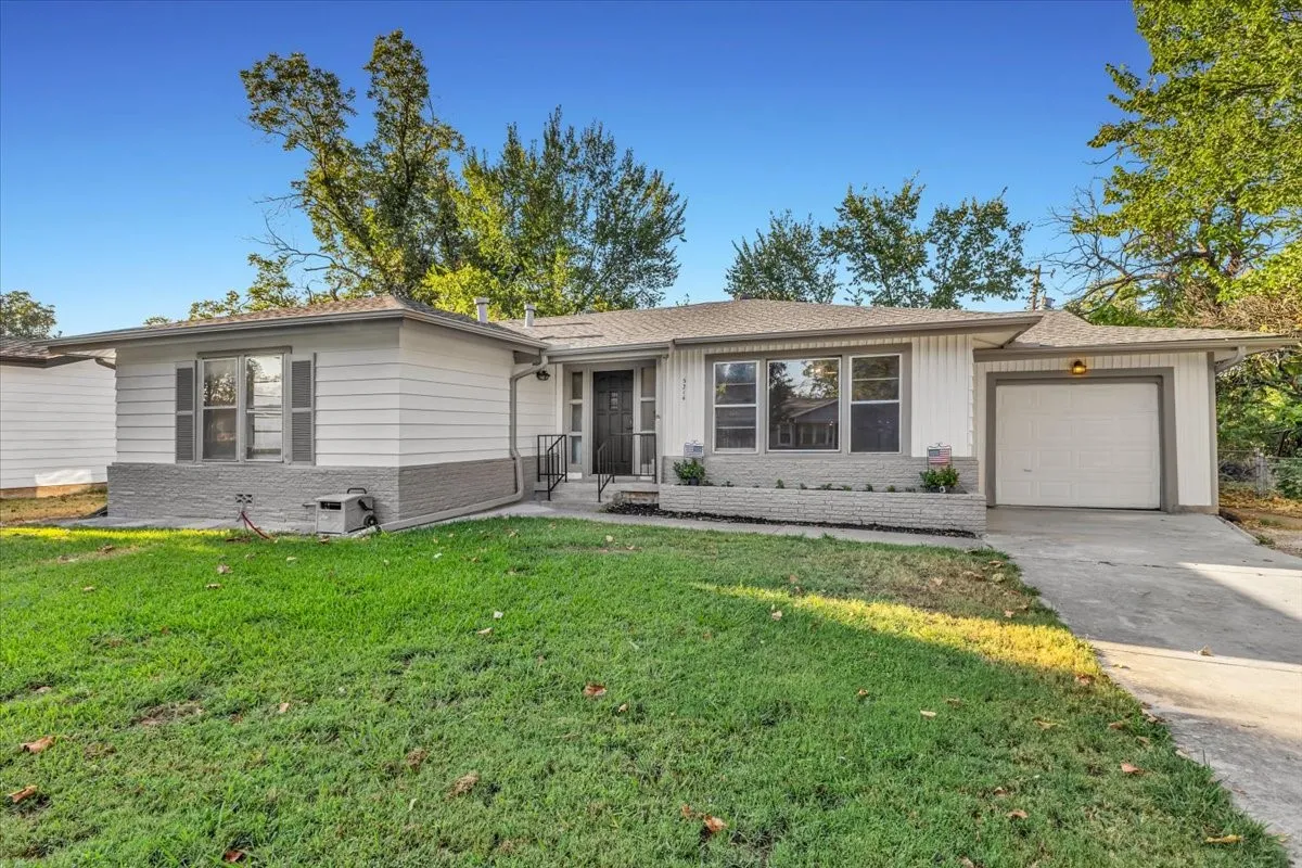 Single Family Residence For Sale in Tarrant County , 5316 Palmer Drive, Haltom City, Texas 76117, 3 Bedroom, 1 Bathroom, 1 Garage spaces, 1,350 Sqft, built in 1955, mls#21374885, Real Estate Agent in Haltom City, Homes For Sale in Tarrant county, Homes For Sale in Haltom City, Realtor in Haltom City Texas, Real Estate Brokerage Independent Realty Texas, Luminita Cordes Realtor