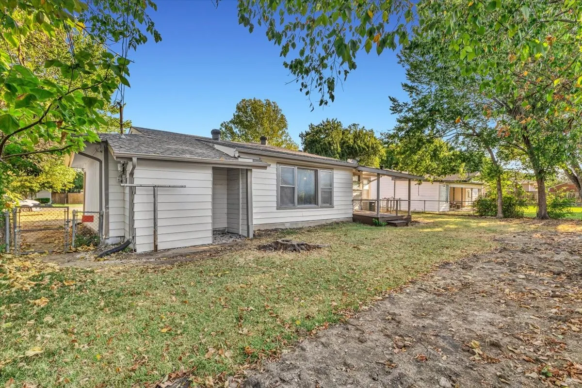 Single Family Residence For Sale in Tarrant County , 5316 Palmer Drive, Haltom City, Texas 76117, 3 Bedroom, 1 Bathroom, 1 Garage spaces, 1,350 Sqft, built in 1955, mls#21374885, Real Estate Agent in Haltom City, Homes For Sale in Tarrant county, Homes For Sale in Haltom City, Realtor in Haltom City Texas, Real Estate Brokerage Independent Realty Texas, Luminita Cordes Realtor