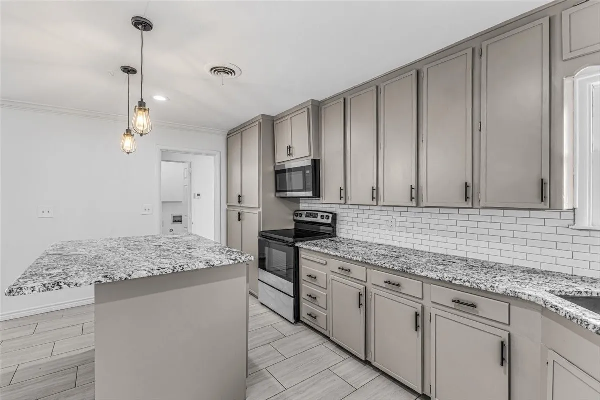 Single Family Residence For Sale in Tarrant County , 5316 Palmer Drive, Haltom City, Texas 76117, 3 Bedroom, 1 Bathroom, 1 Garage spaces, 1,350 Sqft, built in 1955, mls#21374885, Real Estate Agent in Haltom City, Homes For Sale in Tarrant county, Homes For Sale in Haltom City, Realtor in Haltom City Texas, Real Estate Brokerage Independent Realty Texas, Luminita Cordes Realtor