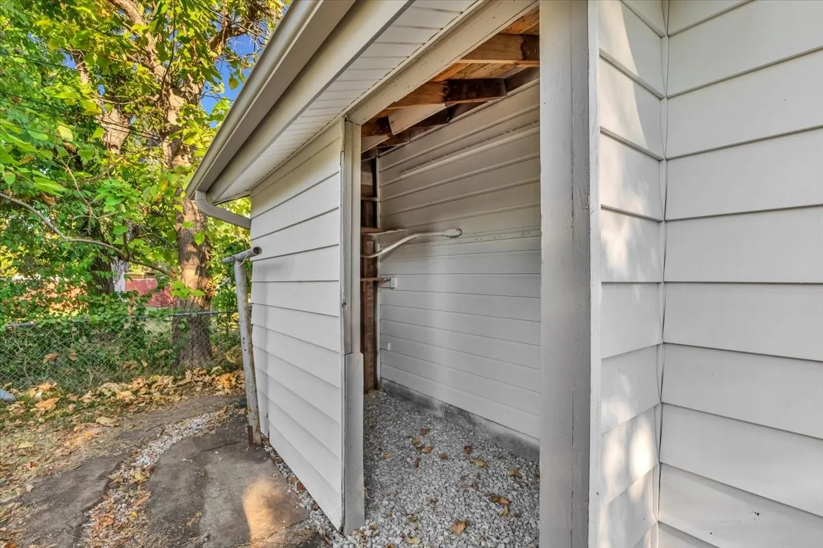 Single Family Residence For Sale in Tarrant County , 5316 Palmer Drive, Haltom City, Texas 76117, 3 Bedroom, 1 Bathroom, 1 Garage spaces, 1,350 Sqft, built in 1955, mls#21374885, Real Estate Agent in Haltom City, Homes For Sale in Tarrant county, Homes For Sale in Haltom City, Realtor in Haltom City Texas, Real Estate Brokerage Independent Realty Texas, Luminita Cordes Realtor