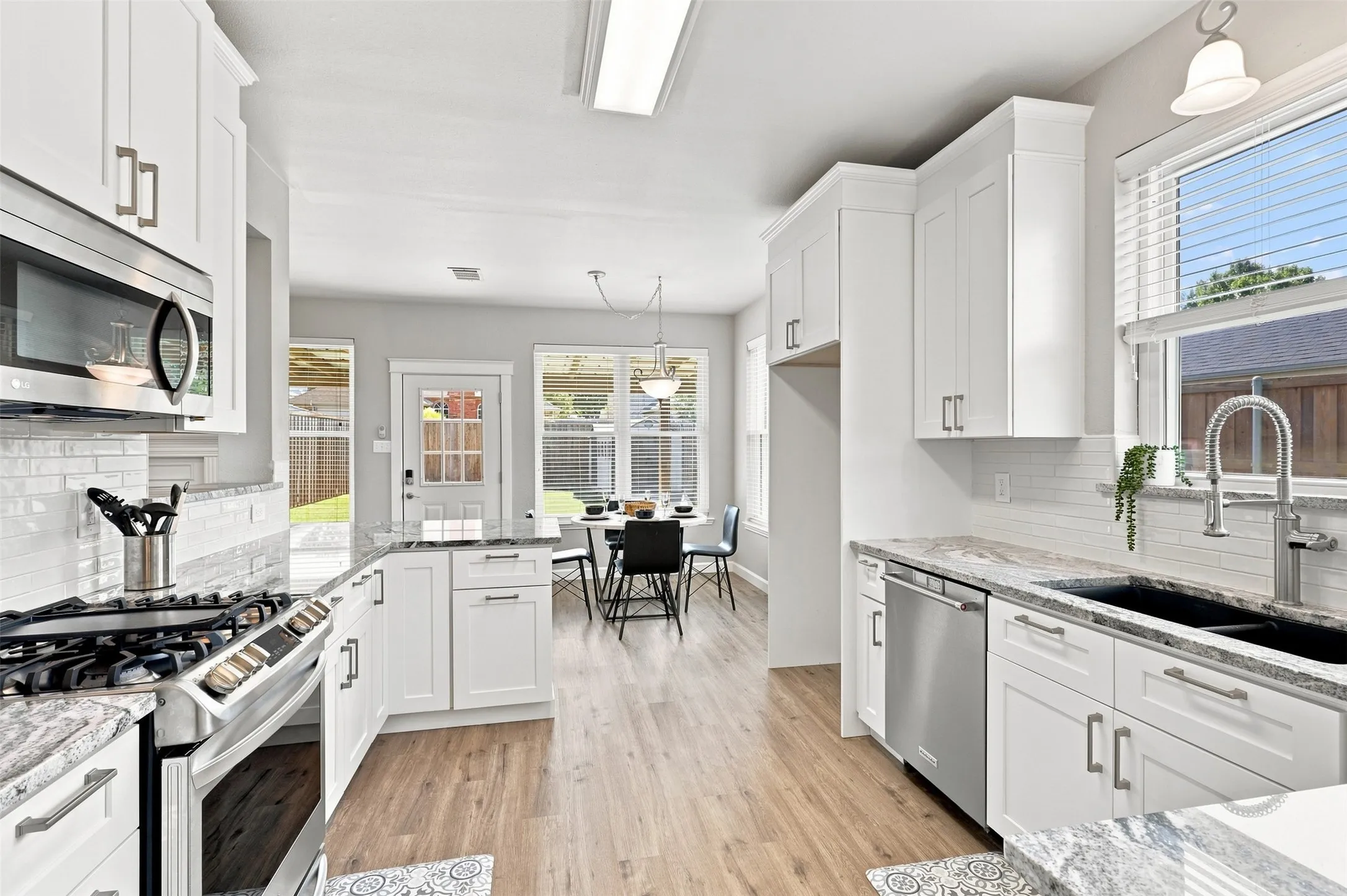 Single Family Residence For Sale in Collin County , 903 Aylesbury Drive, Allen, Texas 75002, 4 Bedroom, 3 Bathroom, 2 Garage spaces, 2,319 Sqft, built in 1994, mls#21368631, Real Estate Agent in Allen, Homes For Sale in Collin county, Homes For Sale in Allen, Realtor in Allen Texas, Real Estate Brokerage Independent Realty Texas, Luminita Cordes Realtor