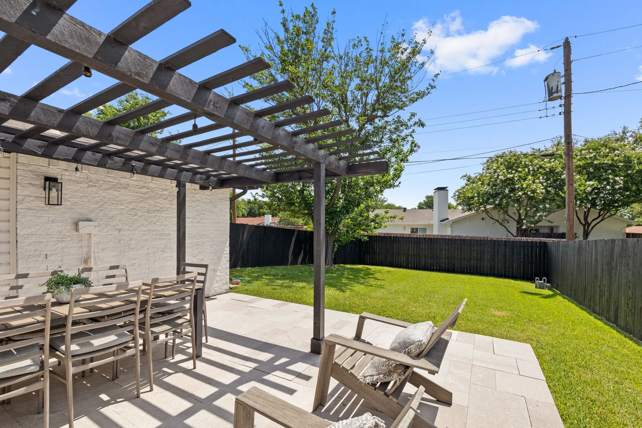 Single Family Residence For Sale in Dallas County , 9306 Rolling Rock Lane, Dallas, Texas 75238, 3 Bedroom, 2 Bathroom, 2 Garage spaces, 2,096 Sqft, built in 1974, mls#21376970, Real Estate Agent in Dallas, Homes For Sale in Dallas county, Homes For Sale in Dallas, Realtor in Dallas Texas, Real Estate Brokerage Independent Realty Texas, Luminita Cordes Realtor
