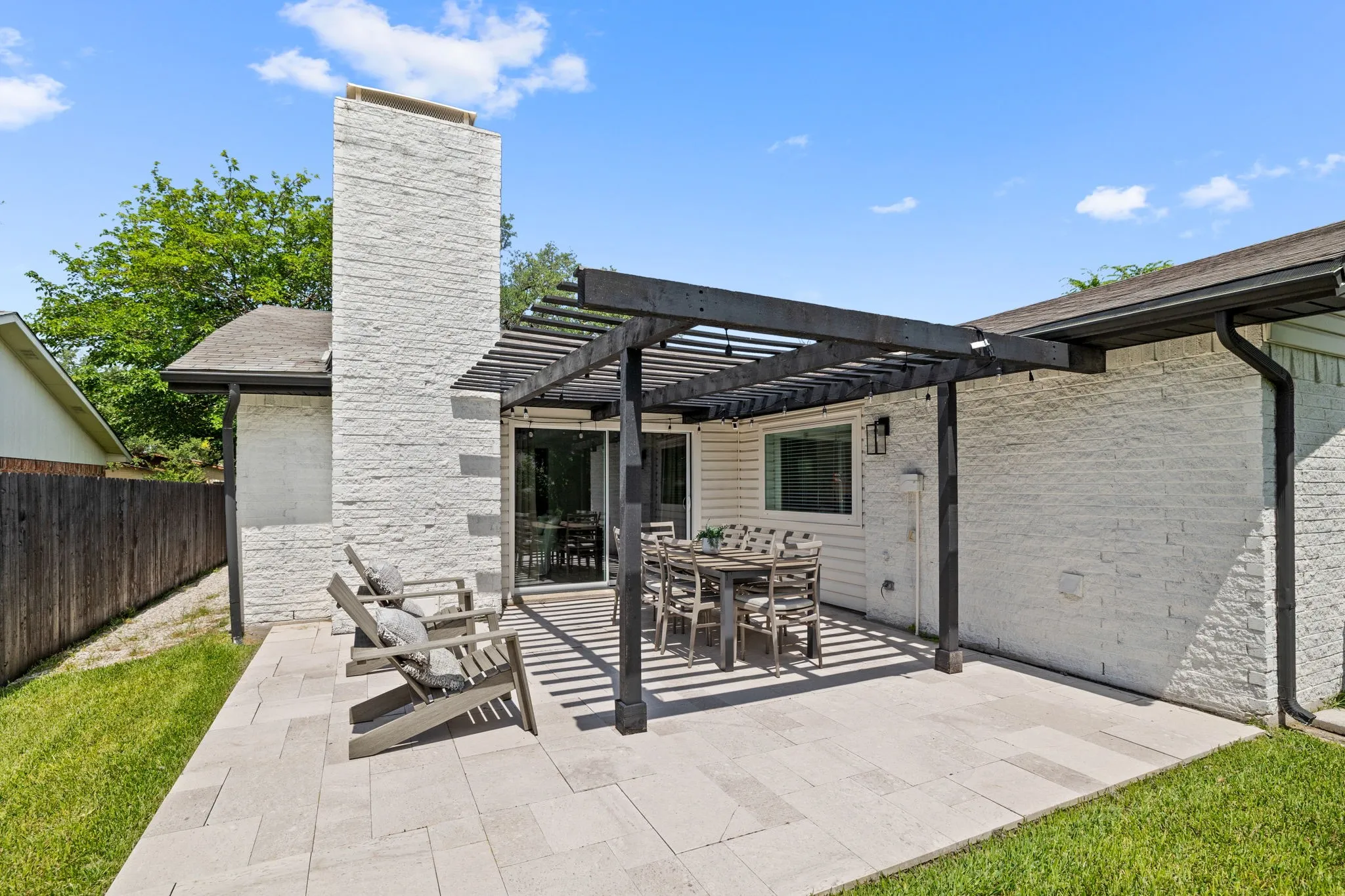 Single Family Residence For Sale in Dallas County , 9306 Rolling Rock Lane, Dallas, Texas 75238, 3 Bedroom, 2 Bathroom, 2 Garage spaces, 2,096 Sqft, built in 1974, mls#21376970, Real Estate Agent in Dallas, Homes For Sale in Dallas county, Homes For Sale in Dallas, Realtor in Dallas Texas, Real Estate Brokerage Independent Realty Texas, Luminita Cordes Realtor