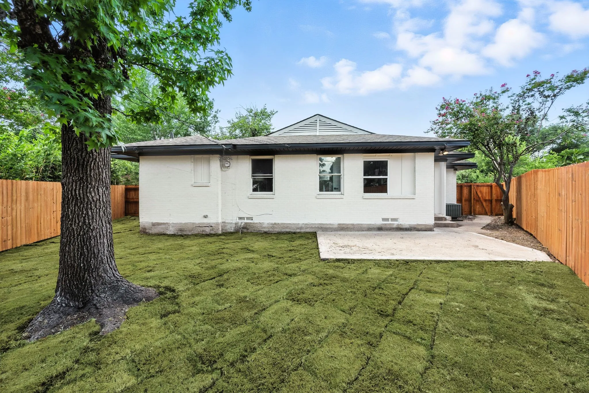 Single Family Residence For Sale in Dallas County , 9916 Cloister Drive, Dallas, Texas 75228, 3 Bedroom, 2 Bathroom, 2 Garage spaces, 1,580 Sqft, built in 1955, mls#21376968, Real Estate Agent in Dallas, Homes For Sale in Dallas county, Homes For Sale in Dallas, Realtor in Dallas Texas, Real Estate Brokerage Independent Realty Texas, Luminita Cordes Realtor