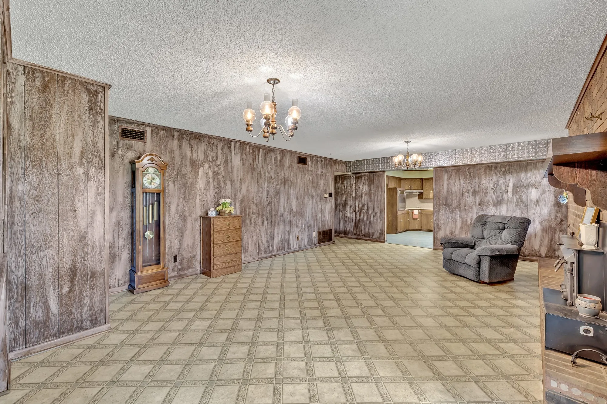 Single Family Residence For Sale in Cherokee County , 1368 County Road 2206, Rusk, Texas 75785, 4 Bedroom, 3 Bathroom, 2 Garage spaces, 2,694 Sqft, built in 1975, mls#21374807, Real Estate Agent in Rusk, Homes For Sale in Cherokee county, Homes For Sale in Rusk, Realtor in Rusk Texas, Real Estate Brokerage Independent Realty Texas, Luminita Cordes Realtor