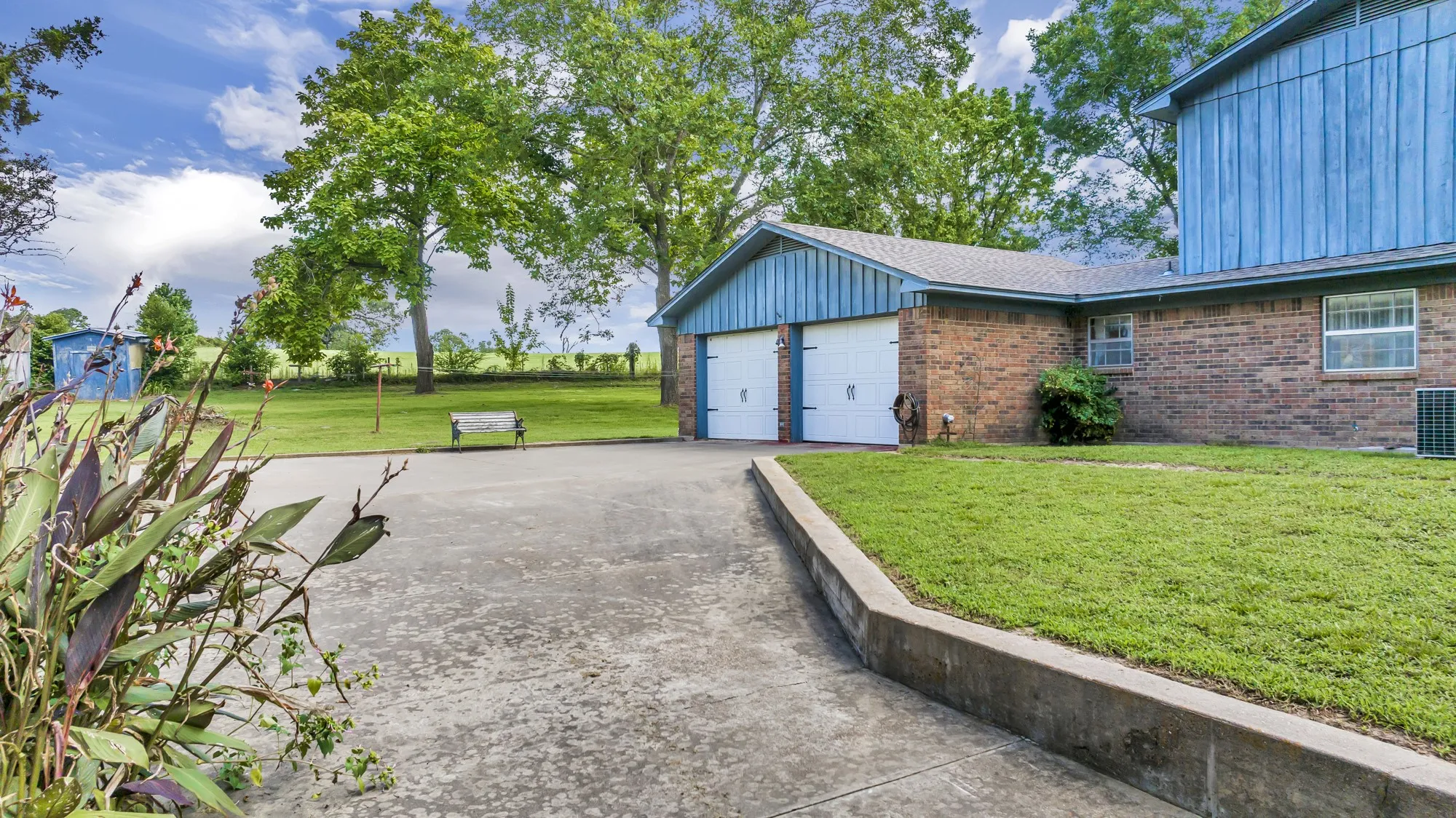 Single Family Residence For Sale in Cherokee County , 1368 County Road 2206, Rusk, Texas 75785, 4 Bedroom, 3 Bathroom, 2 Garage spaces, 2,694 Sqft, built in 1975, mls#21374807, Real Estate Agent in Rusk, Homes For Sale in Cherokee county, Homes For Sale in Rusk, Realtor in Rusk Texas, Real Estate Brokerage Independent Realty Texas, Luminita Cordes Realtor
