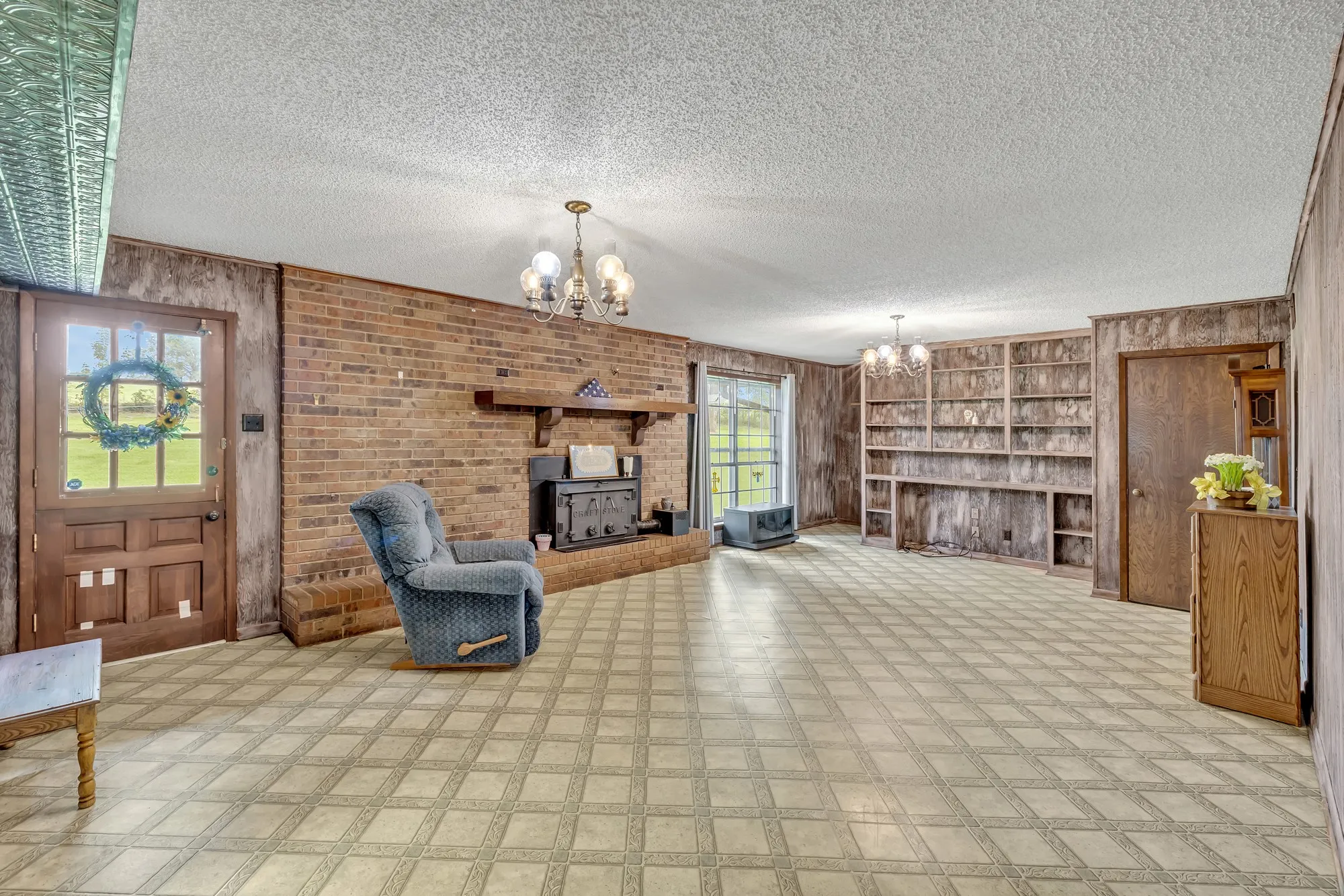 Single Family Residence For Sale in Cherokee County , 1368 County Road 2206, Rusk, Texas 75785, 4 Bedroom, 3 Bathroom, 2 Garage spaces, 2,694 Sqft, built in 1975, mls#21374807, Real Estate Agent in Rusk, Homes For Sale in Cherokee county, Homes For Sale in Rusk, Realtor in Rusk Texas, Real Estate Brokerage Independent Realty Texas, Luminita Cordes Realtor