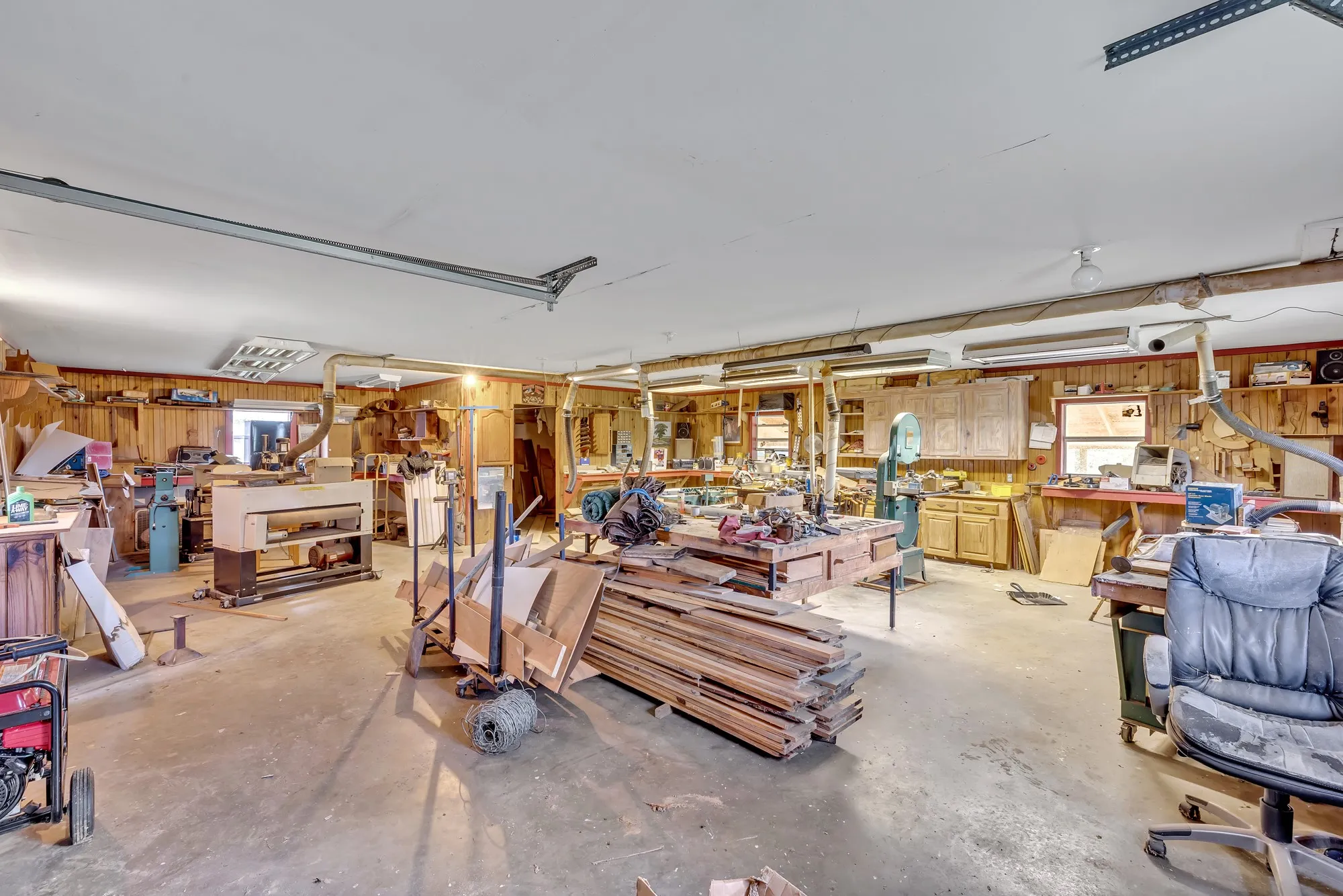 Single Family Residence For Sale in Cherokee County , 1368 County Road 2206, Rusk, Texas 75785, 4 Bedroom, 3 Bathroom, 2 Garage spaces, 2,694 Sqft, built in 1975, mls#21374807, Real Estate Agent in Rusk, Homes For Sale in Cherokee county, Homes For Sale in Rusk, Realtor in Rusk Texas, Real Estate Brokerage Independent Realty Texas, Luminita Cordes Realtor
