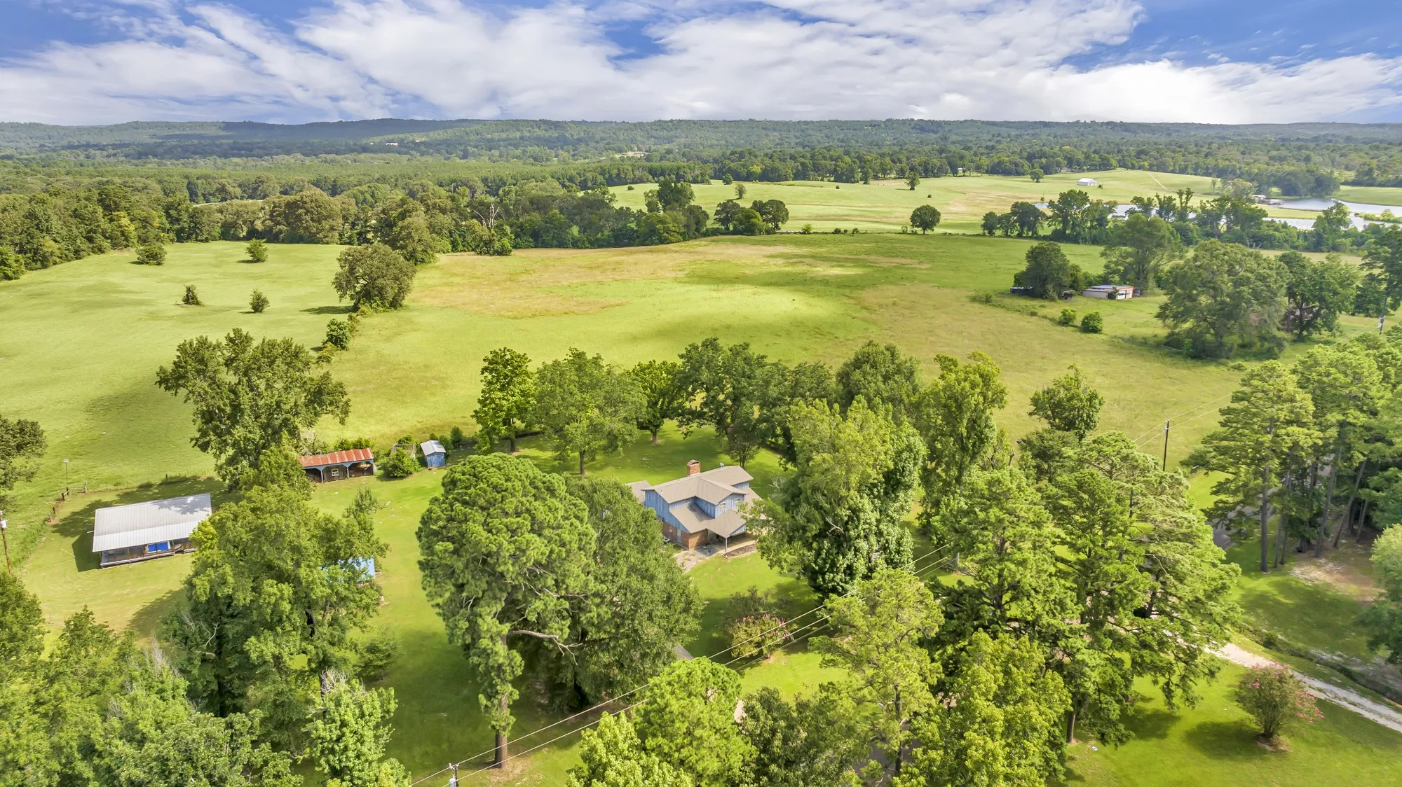 Single Family Residence For Sale in Cherokee County , 1368 County Road 2206, Rusk, Texas 75785, 4 Bedroom, 3 Bathroom, 2 Garage spaces, 2,694 Sqft, built in 1975, mls#21374807, Real Estate Agent in Rusk, Homes For Sale in Cherokee county, Homes For Sale in Rusk, Realtor in Rusk Texas, Real Estate Brokerage Independent Realty Texas, Luminita Cordes Realtor