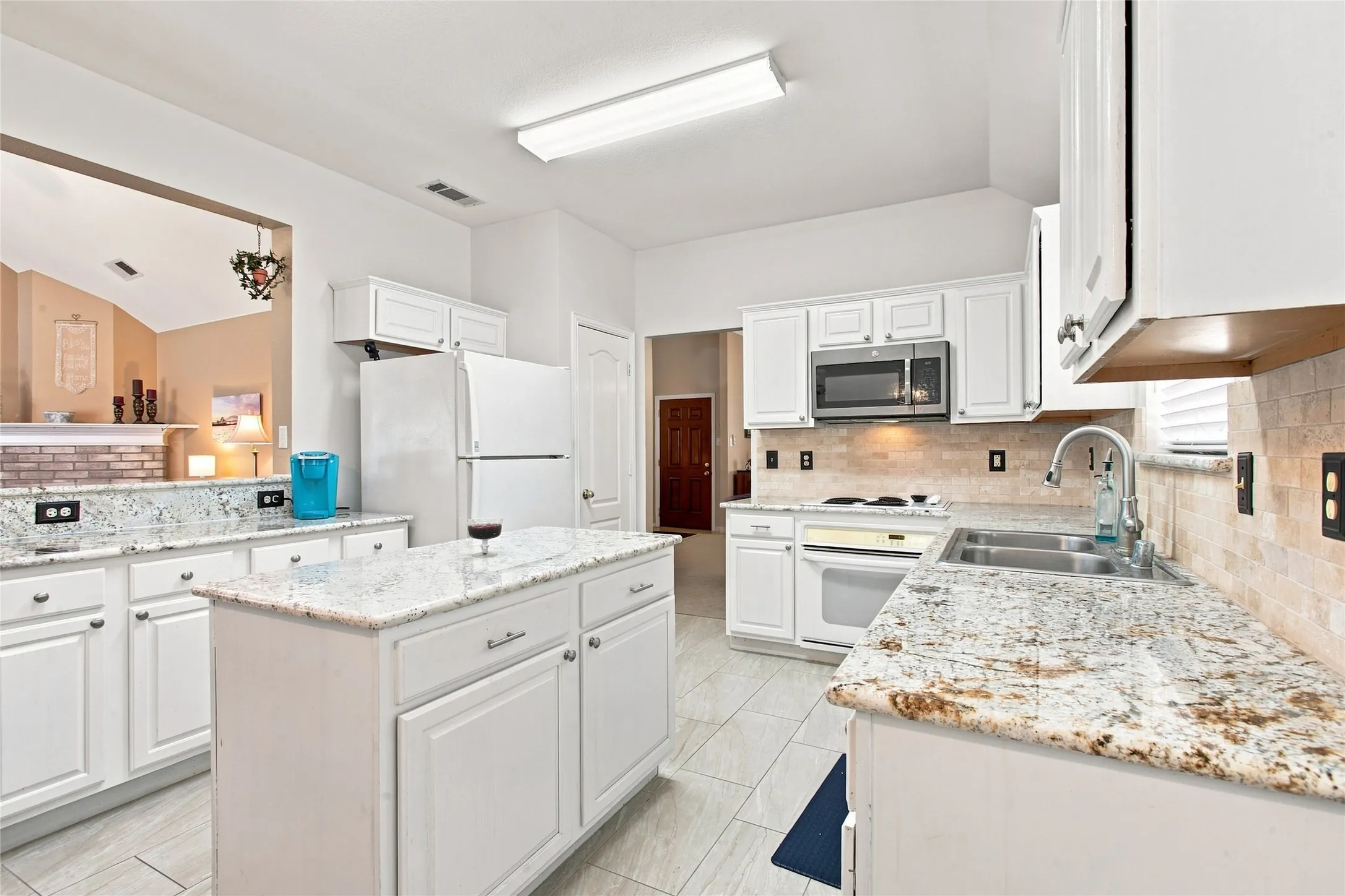Single Family Residence For Sale in Dallas County , 1230 Tralee Lane, Garland, Texas 75044, 4 Bedroom, 2 Bathroom, 2 Garage spaces, 2,078 Sqft, built in 1998, mls#21376023, Real Estate Agent in Garland, Homes For Sale in Dallas county, Homes For Sale in Garland, Realtor in Garland Texas, Real Estate Brokerage Independent Realty Texas, Luminita Cordes Realtor