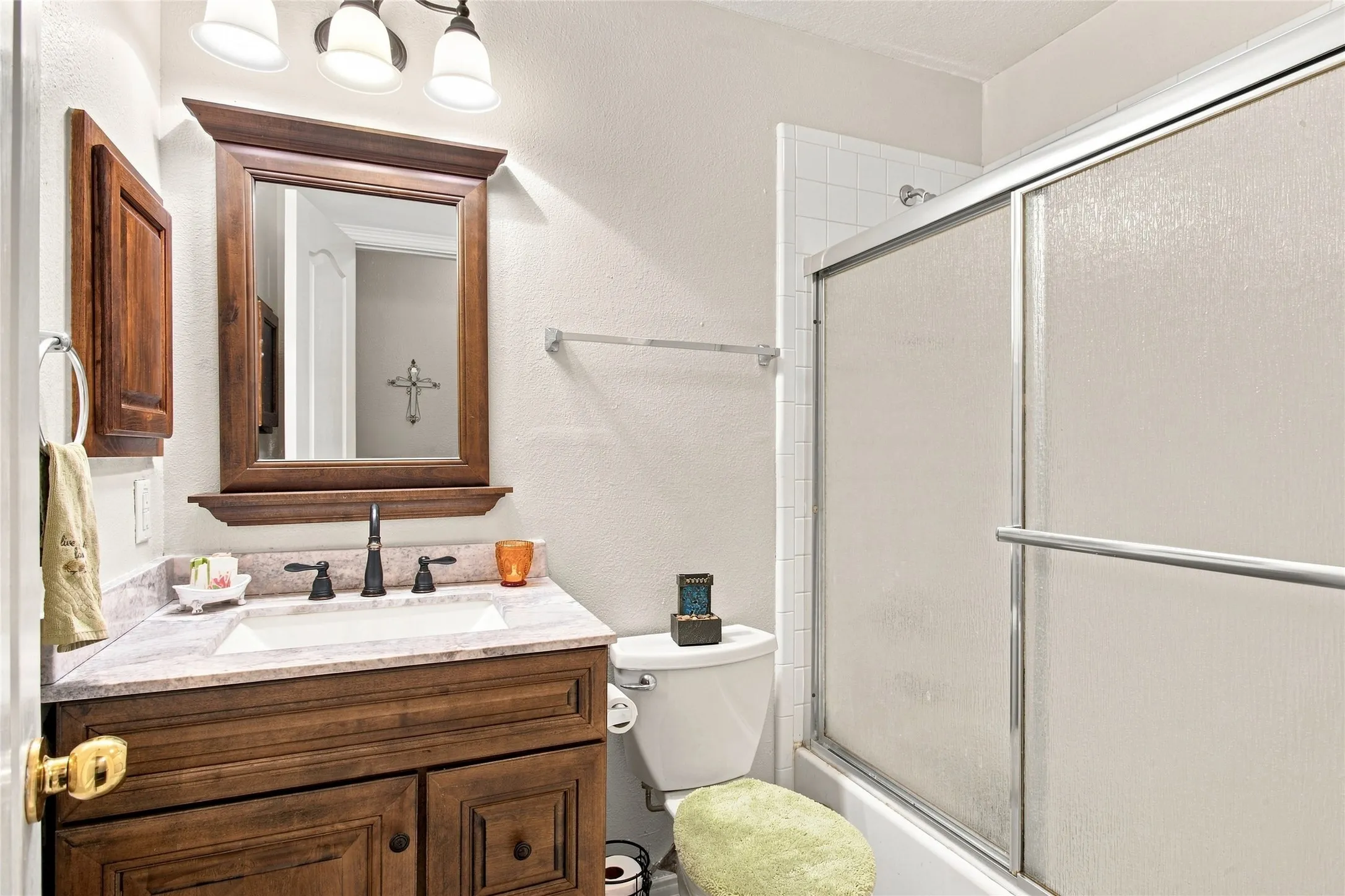 Single Family Residence For Sale in Dallas County , 1230 Tralee Lane, Garland, Texas 75044, 4 Bedroom, 2 Bathroom, 2 Garage spaces, 2,078 Sqft, built in 1998, mls#21376023, Real Estate Agent in Garland, Homes For Sale in Dallas county, Homes For Sale in Garland, Realtor in Garland Texas, Real Estate Brokerage Independent Realty Texas, Luminita Cordes Realtor