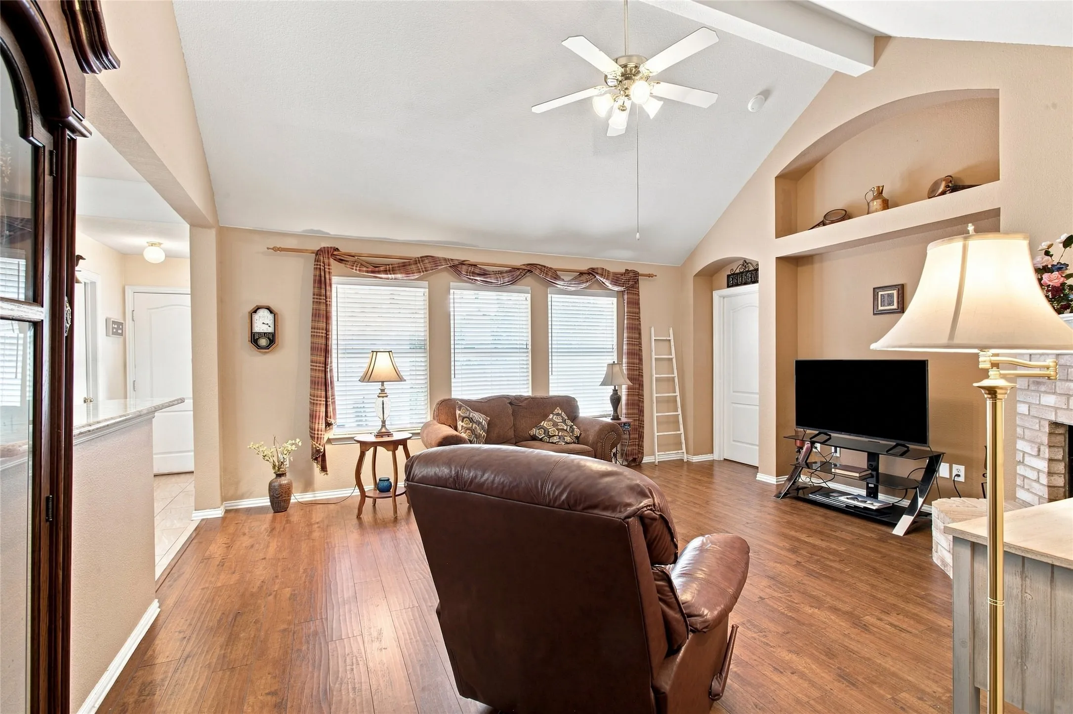 Single Family Residence For Sale in Dallas County , 1230 Tralee Lane, Garland, Texas 75044, 4 Bedroom, 2 Bathroom, 2 Garage spaces, 2,078 Sqft, built in 1998, mls#21376023, Real Estate Agent in Garland, Homes For Sale in Dallas county, Homes For Sale in Garland, Realtor in Garland Texas, Real Estate Brokerage Independent Realty Texas, Luminita Cordes Realtor